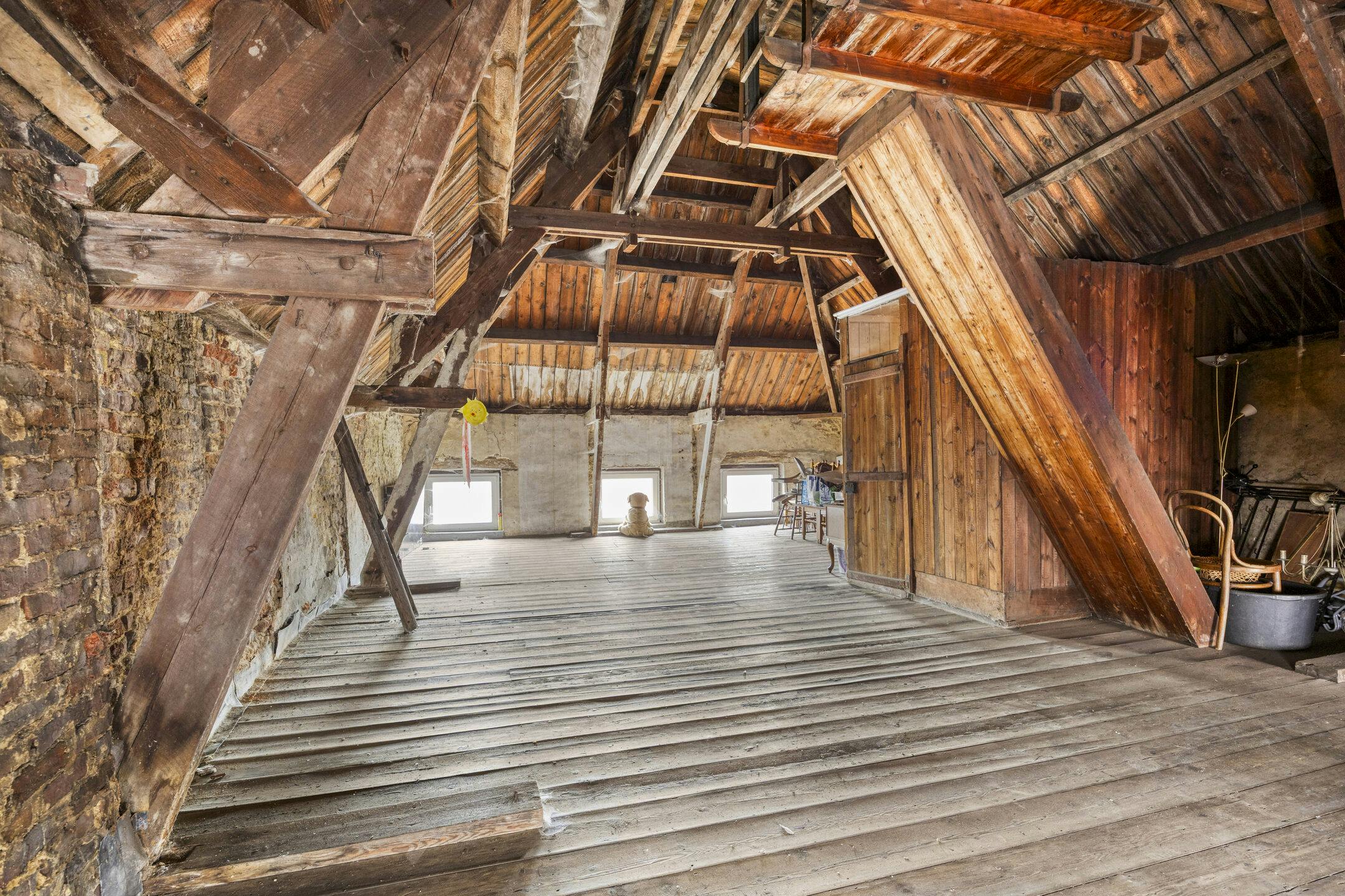 Uniek handelshuis met ruime garage in het hartje Borgloon foto 20