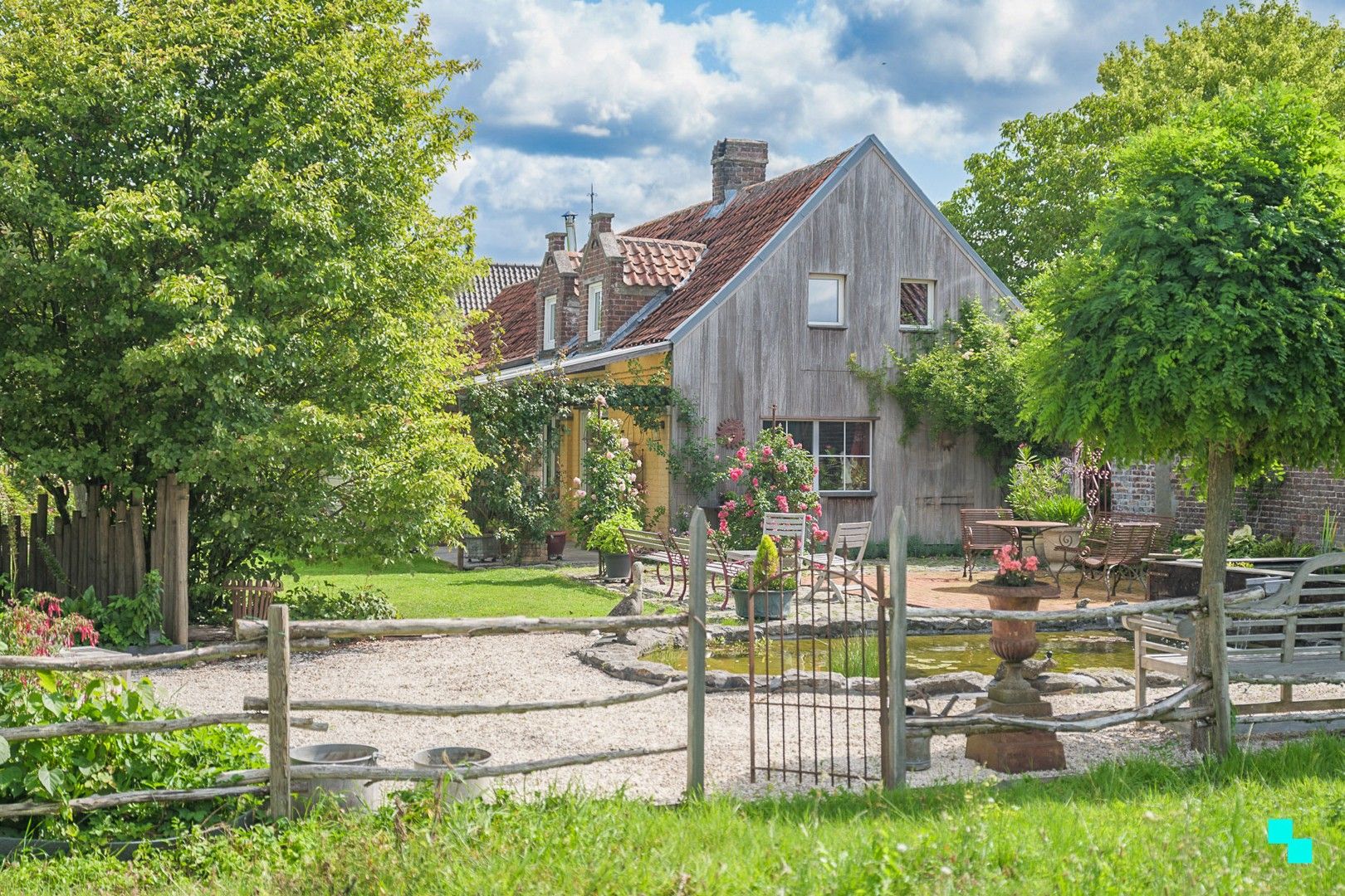 Charmante hoeve in Makkegem foto 23