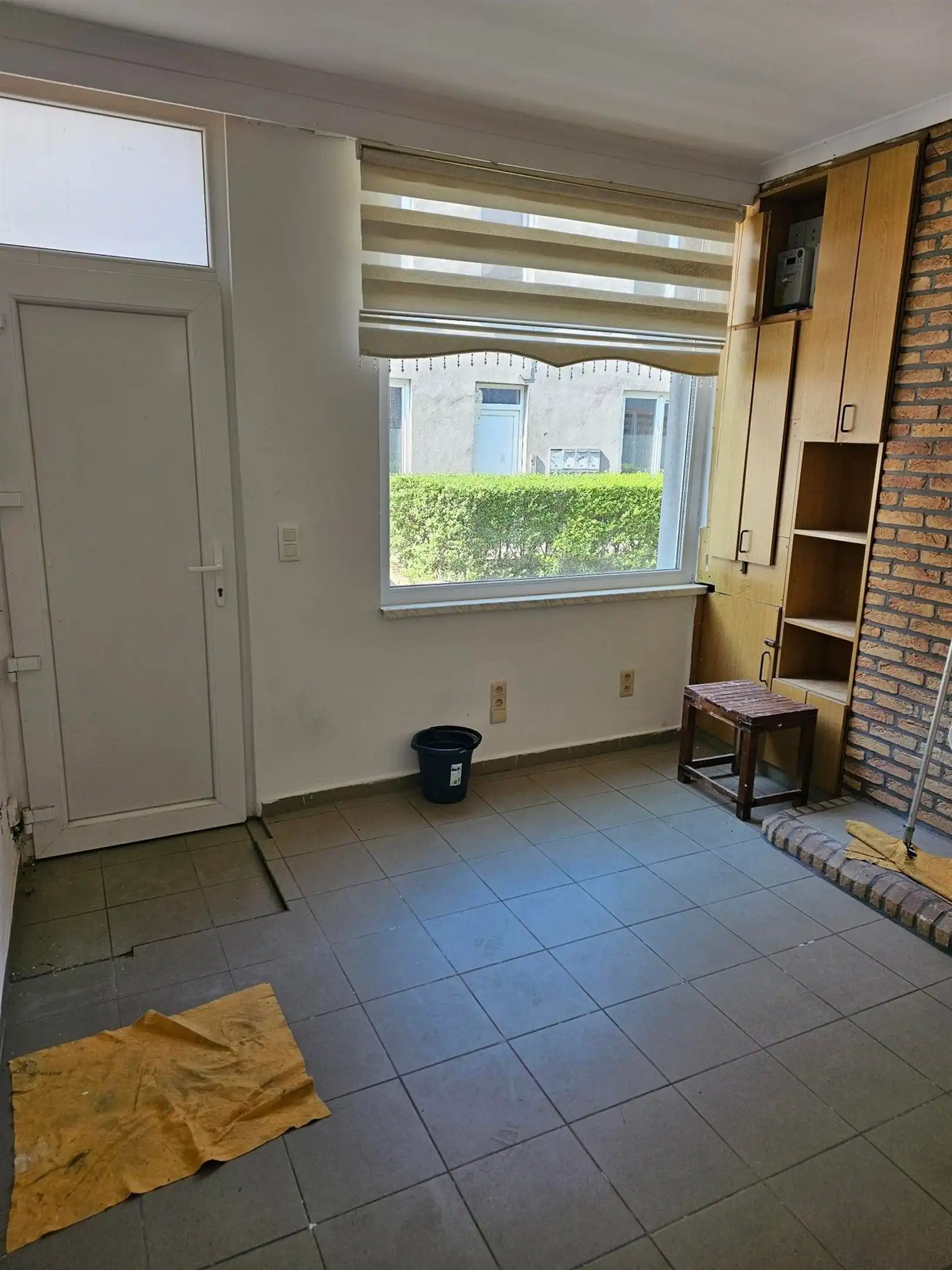 Centraal gelegen, op te frissen rijwoning met 4 slaapkamers. foto 7