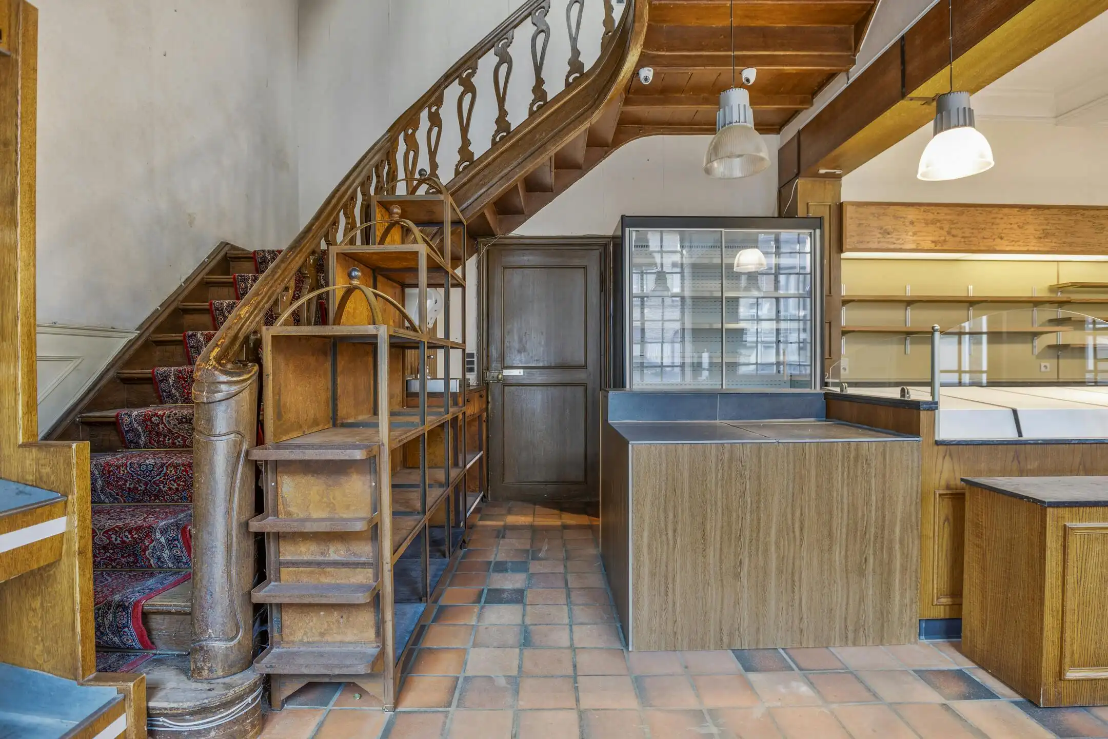 Handelspand met woning in centrum Veurne. foto 3