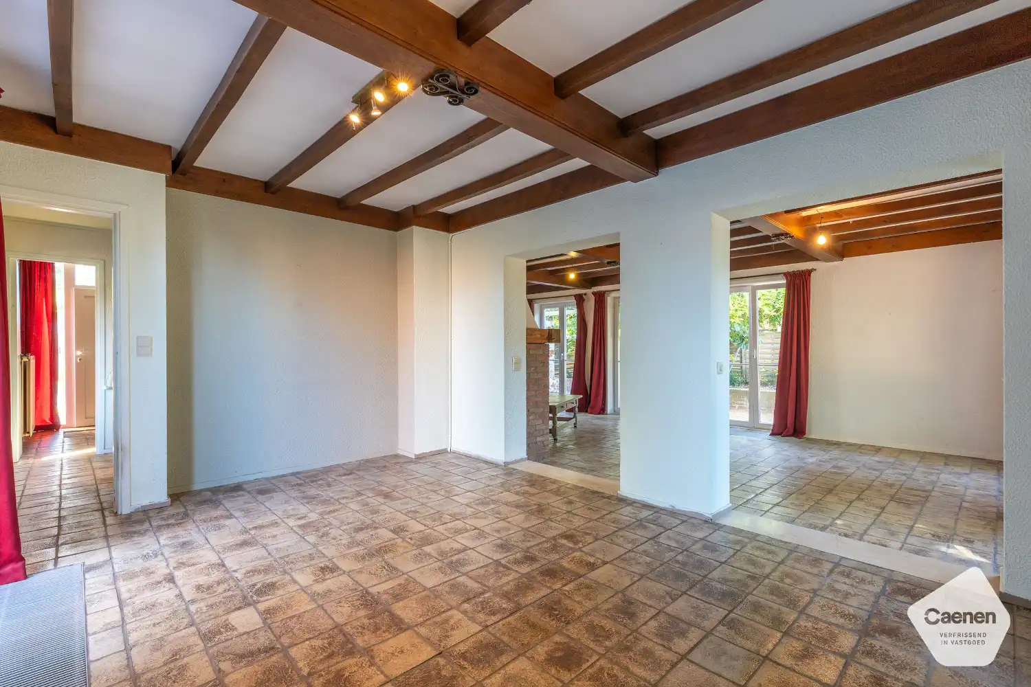 Te renoveren villa met 3 slaapkamers, 2 badkamers, sauna en ruime tuin foto 5