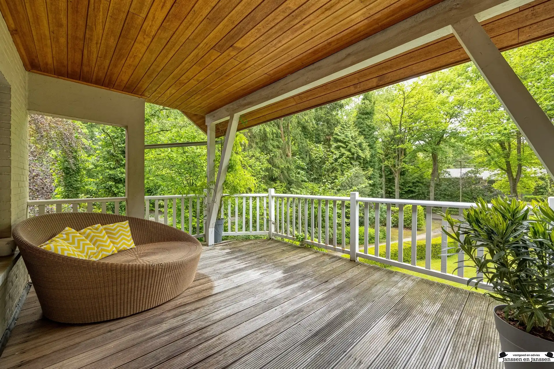 Exclusieve villa op royaal perceel van 3.000 m² grenzend aan uniek natuurdomein foto 18