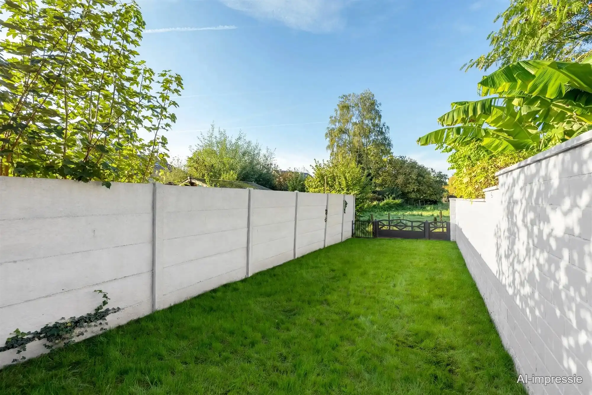 Gerenoveerde woning met drie slaapkamers en tuin foto 26