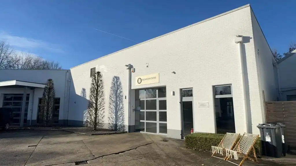 Multifunctionele ruimte te huur vlakbij R4 en E40 in Drongen foto {{pictureIndex}}