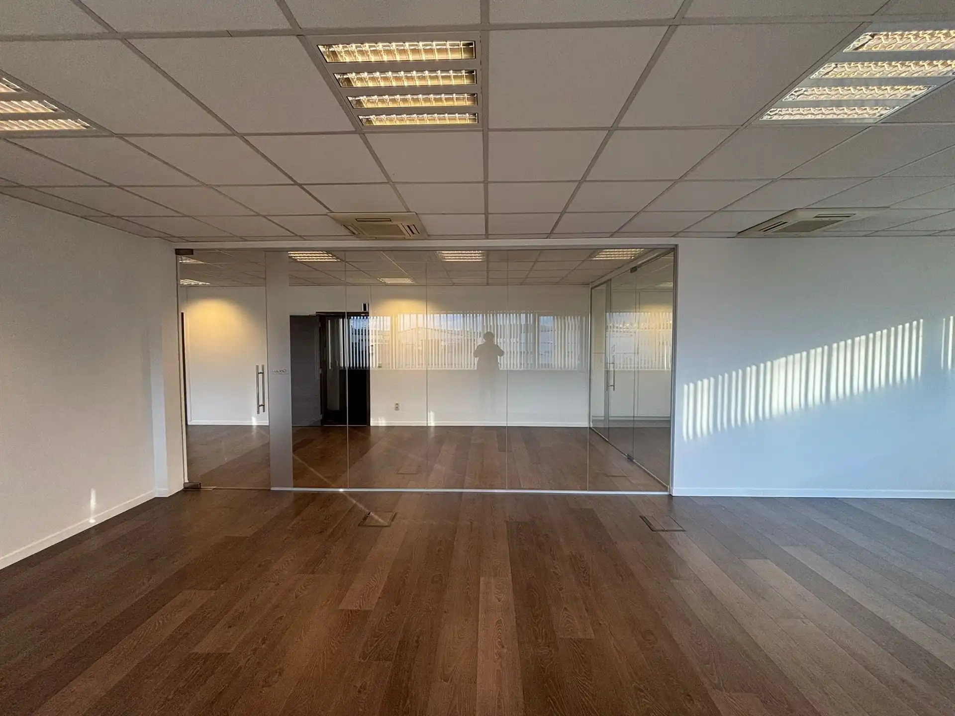 Ruime kantoor/bureauruimte te Merchtem  foto 8