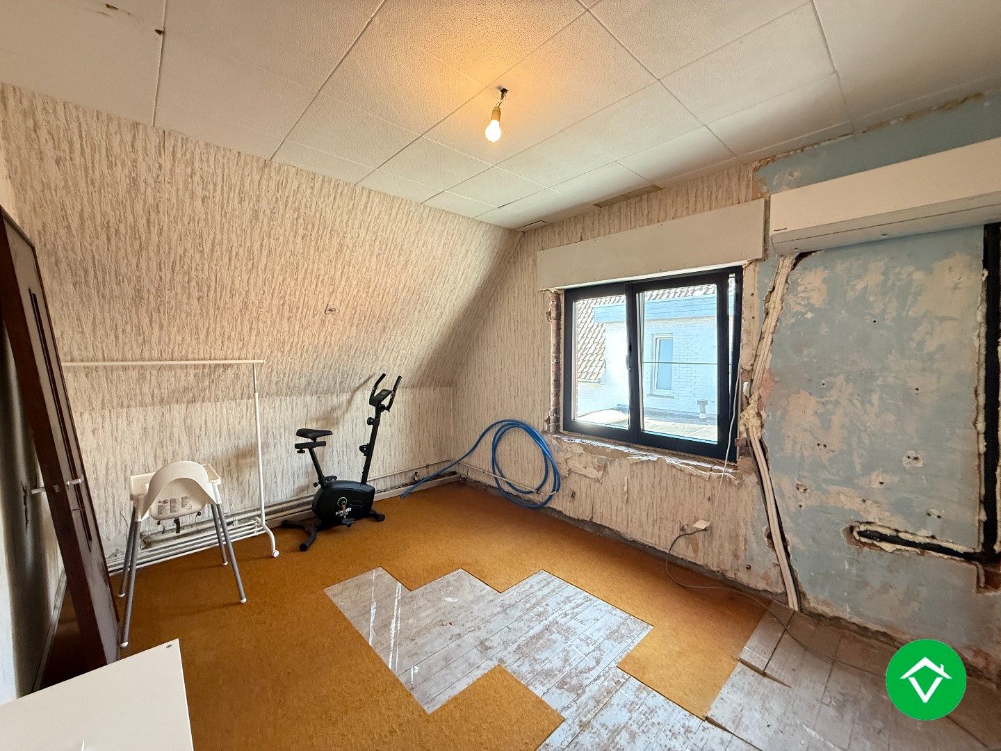 Charmante woning met twee slaapkamers, diepe tuin en ruime garage foto 21