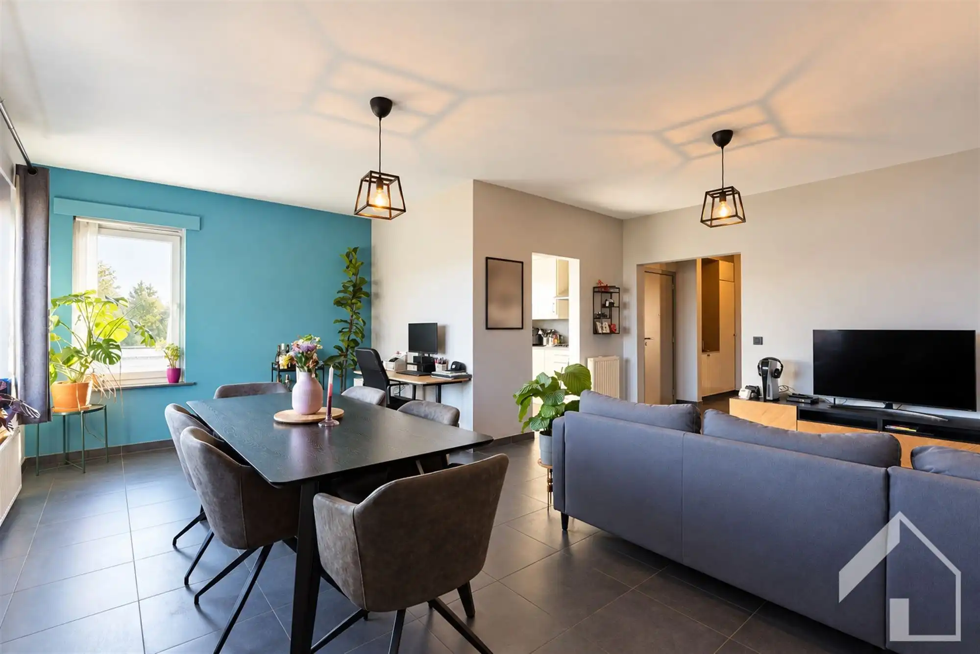 Lichtrijk hoekappartement met 2 slaapkamers, terras en garage met oprit foto 5