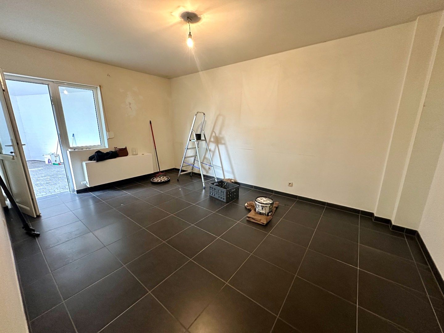 Instap klaar appartement op het gelijkvloers rechts met gezellige koer.  foto 8
