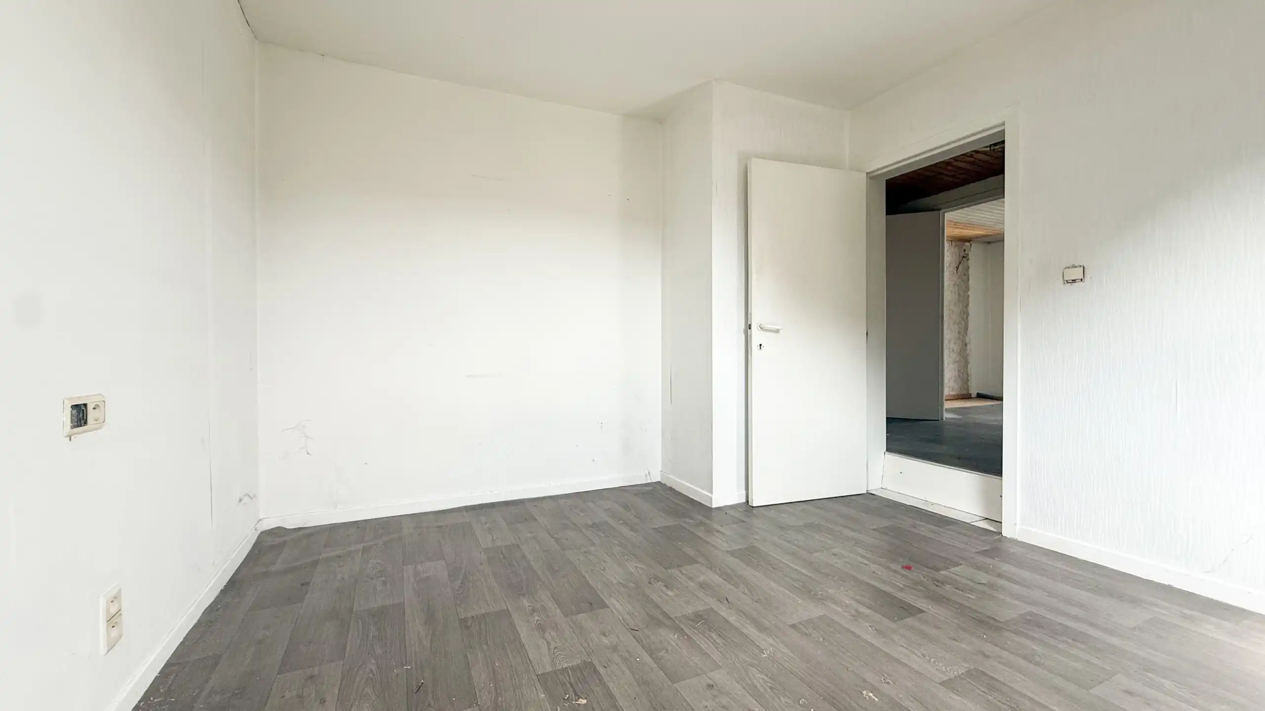 Renovatiepand met ruime living en mooi perceel van 6+ are! foto 21