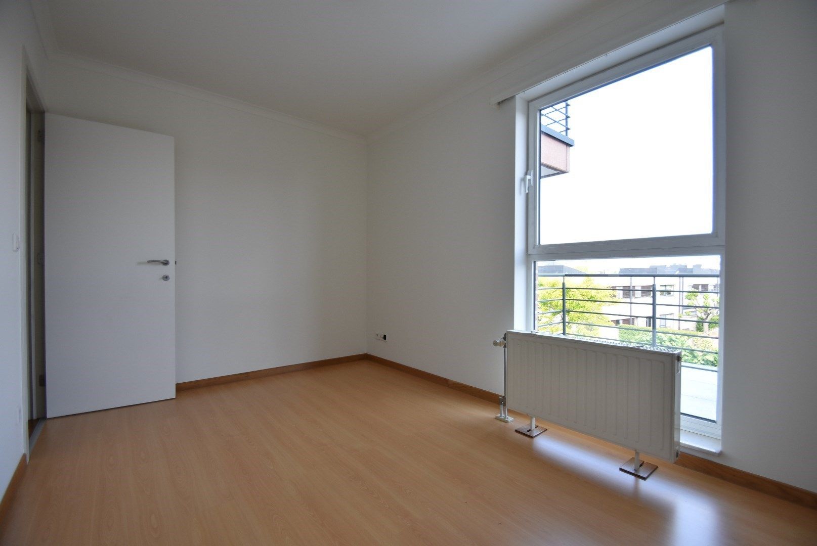 Degelijk 2-slaapkamer appartement met autostandplaats + in hartje Bilzen foto 30
