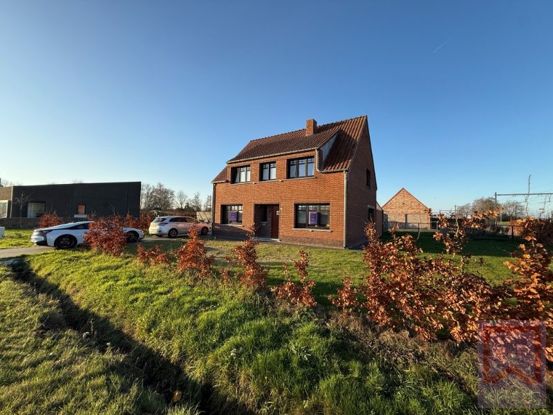 Gerenoveerde vrijstaande woning op 2880m²! foto {{pictureIndex}}