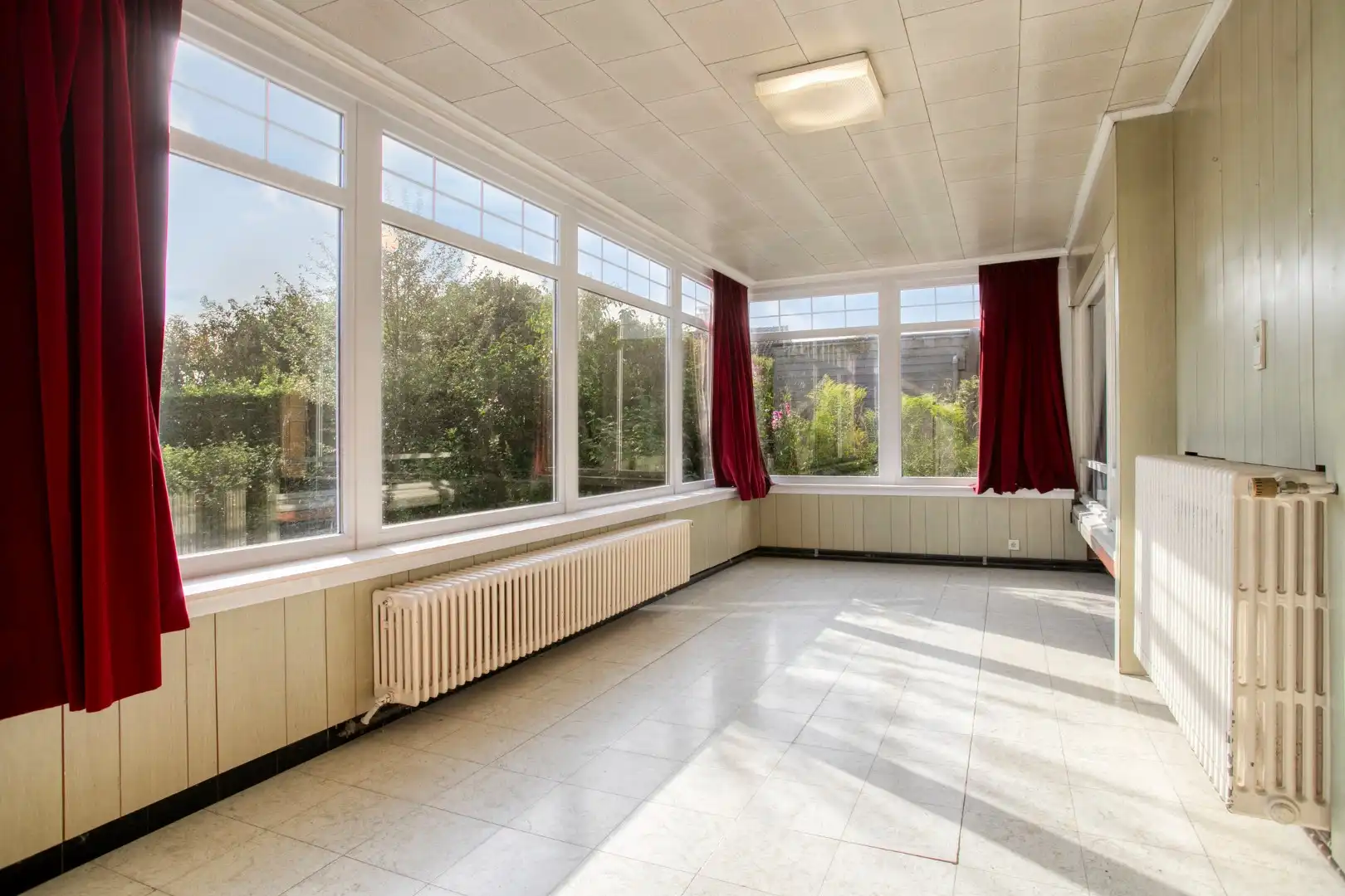 Open bebouwing met 4 slaapkamers en grote garage! foto 7
