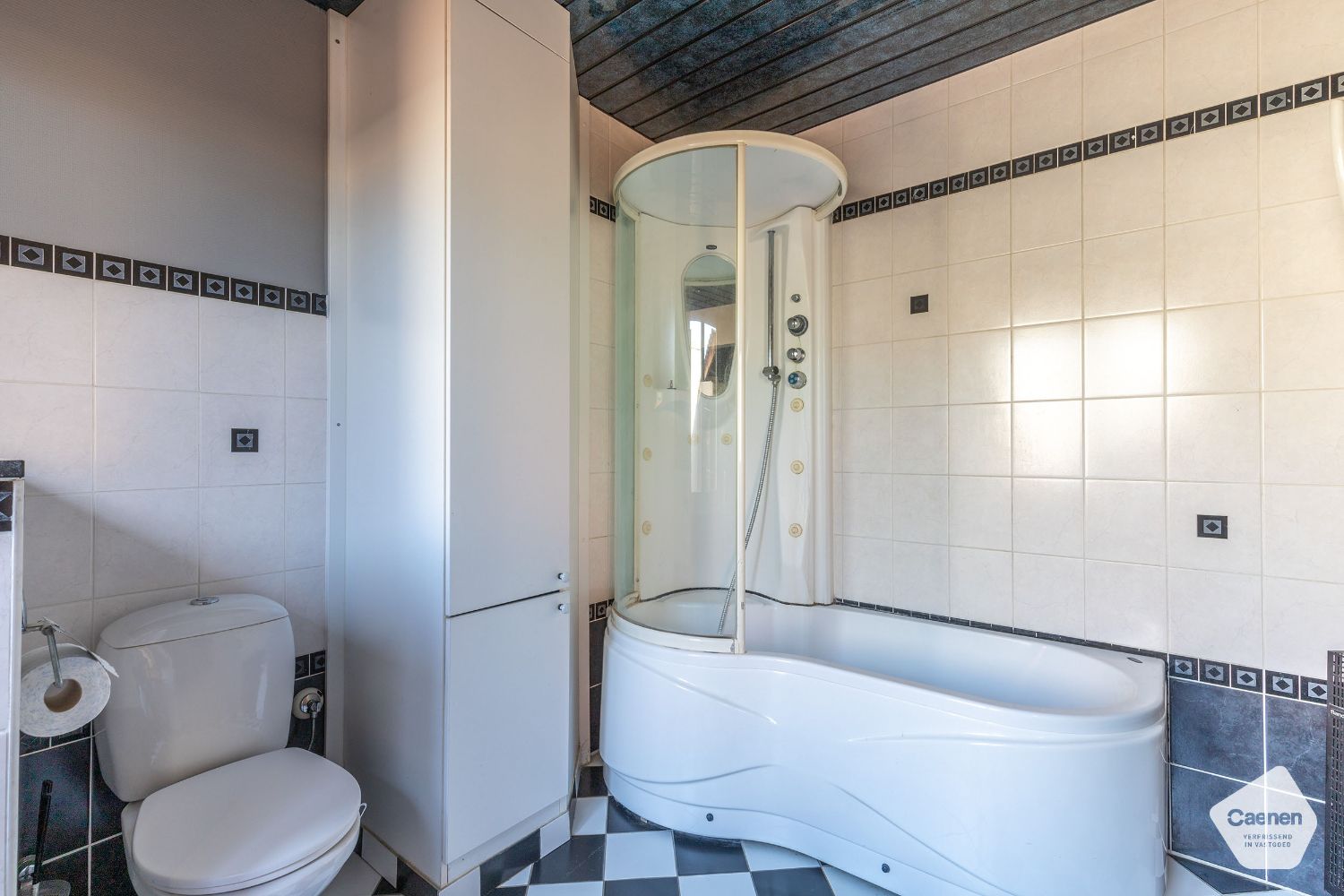 RUIME EN STEVIGE WONING in het centrum van Moerbrugge met mogelijkheid tot 5 slaapkamers foto 9