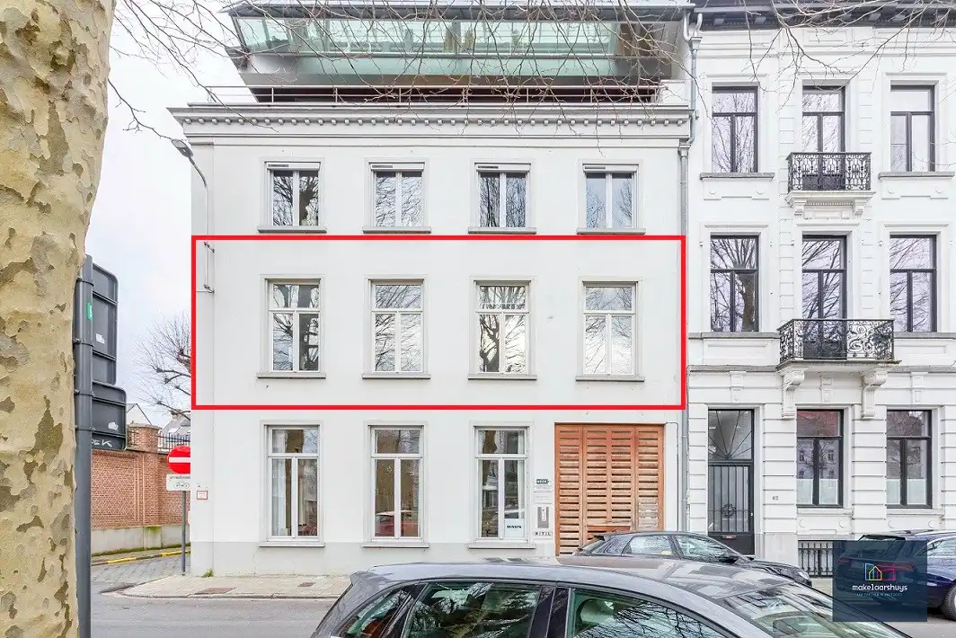 Luxueuze kantoorloft met inpandige staanplaats  en kelderberging  te Coupure Rechts.  foto 2