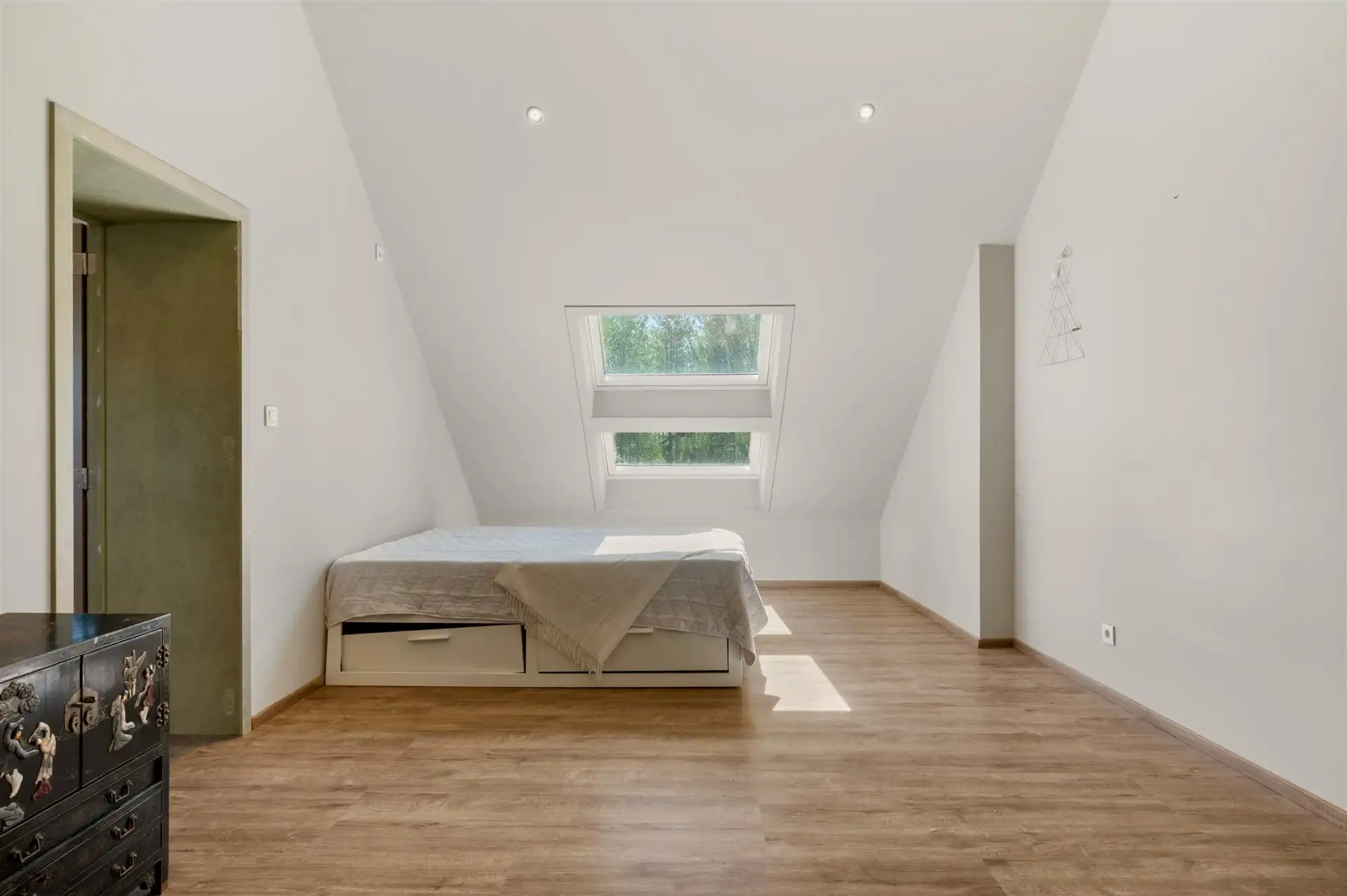 Ruime woning met multifunctioneel bijgebouw en grote tuin foto 23