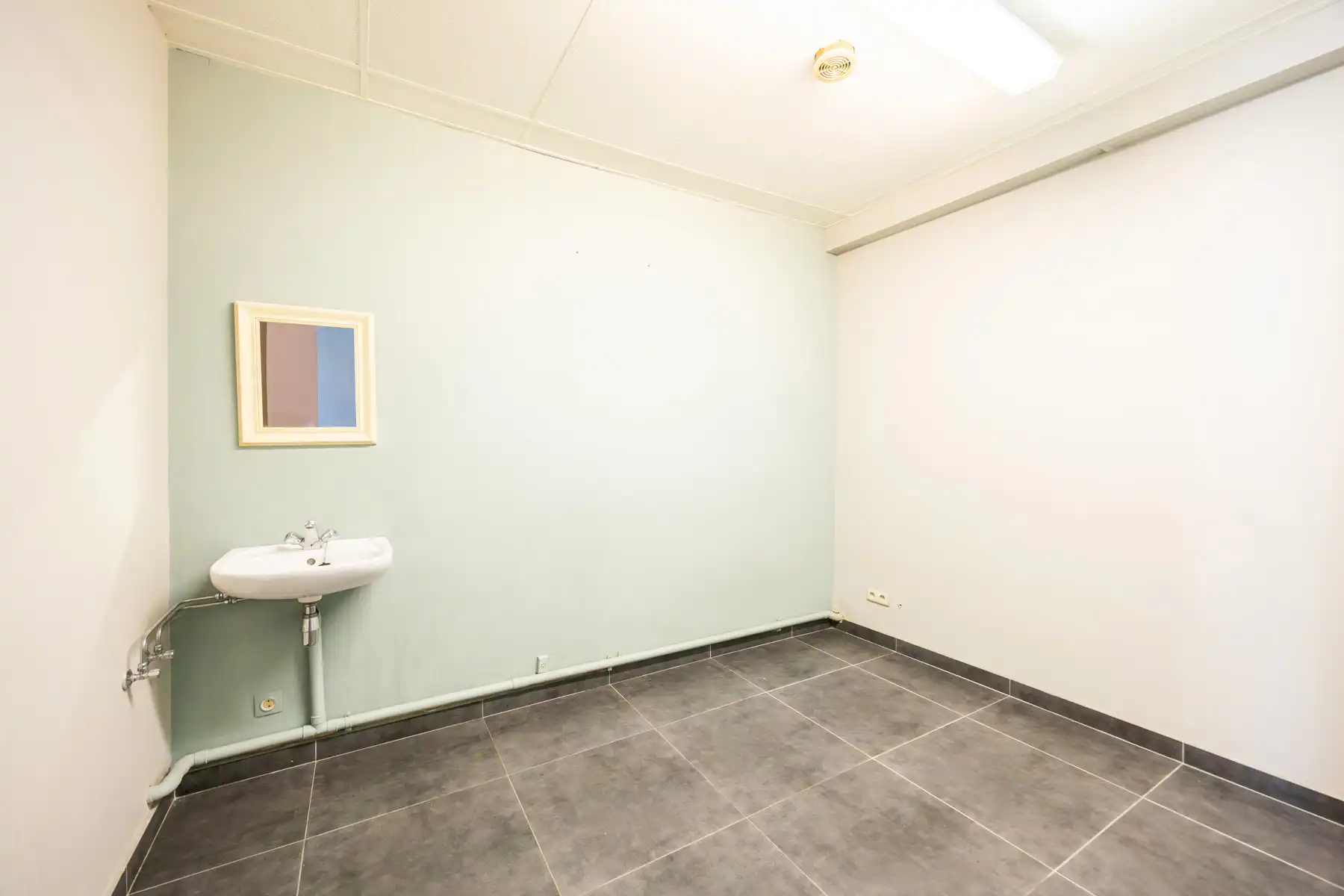 Instapklaar en ruim handelspand op centrale locatie foto 8