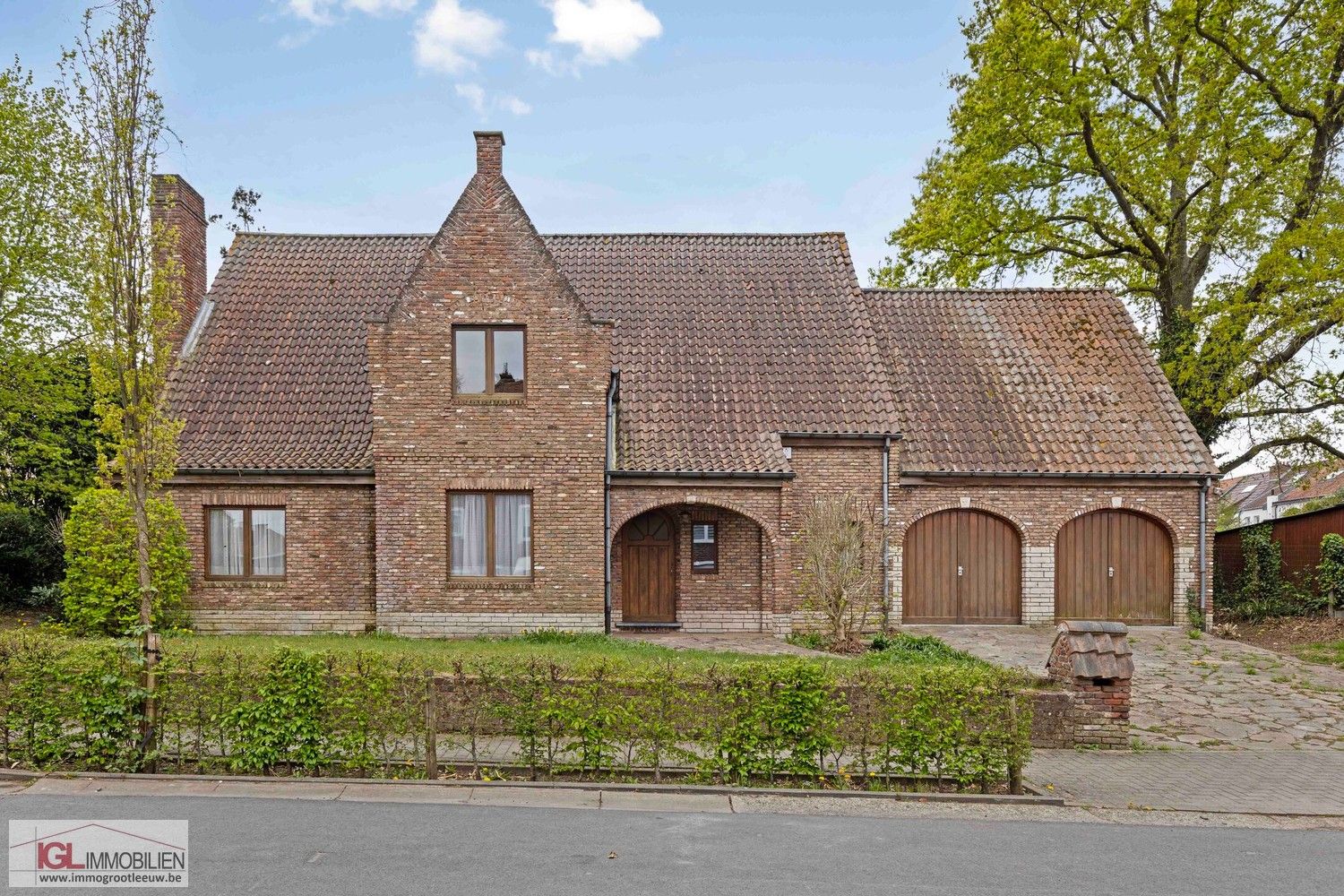 Hoofdfoto van de publicatie: Ruime villa met potentieel op toplocatie in Huizingen