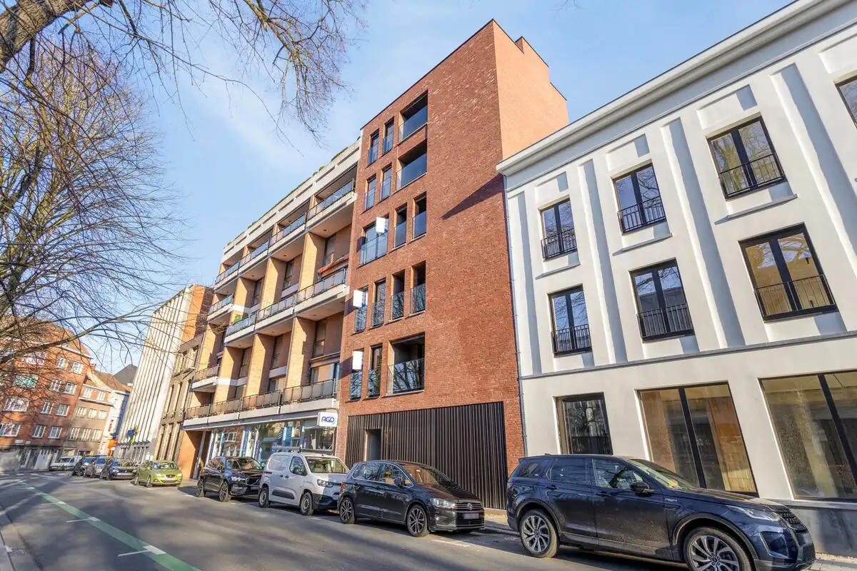 Instapklaar appartement met terras en parking foto 19