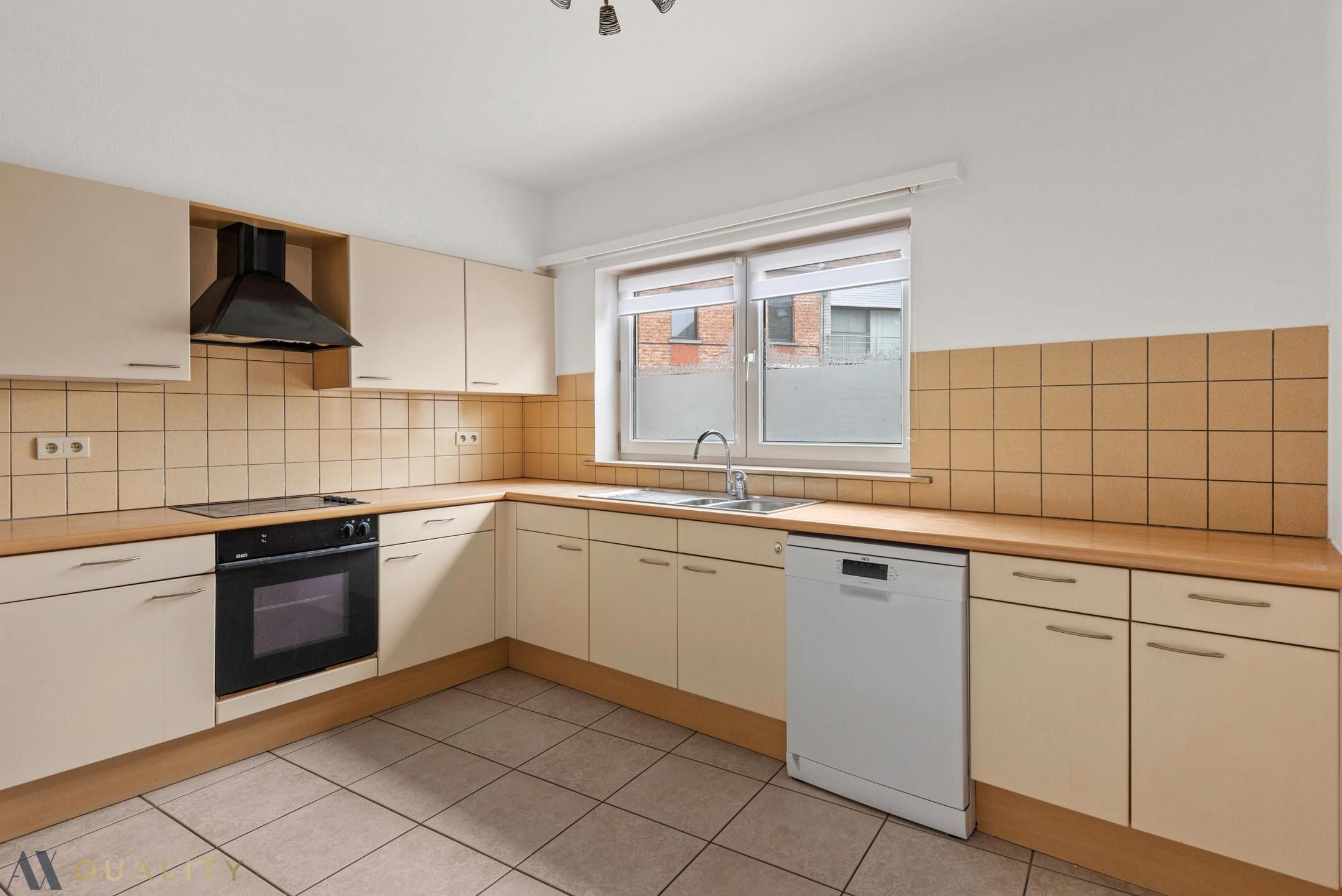 Nabij het station van D'monde gel., gelijkvl. 3 slpk-app. met 2 badk. en gar.  foto 4