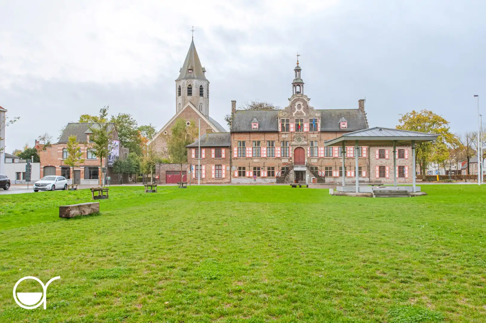 Multifunctioneel gebouw in het centrum van Kaprijke foto 2