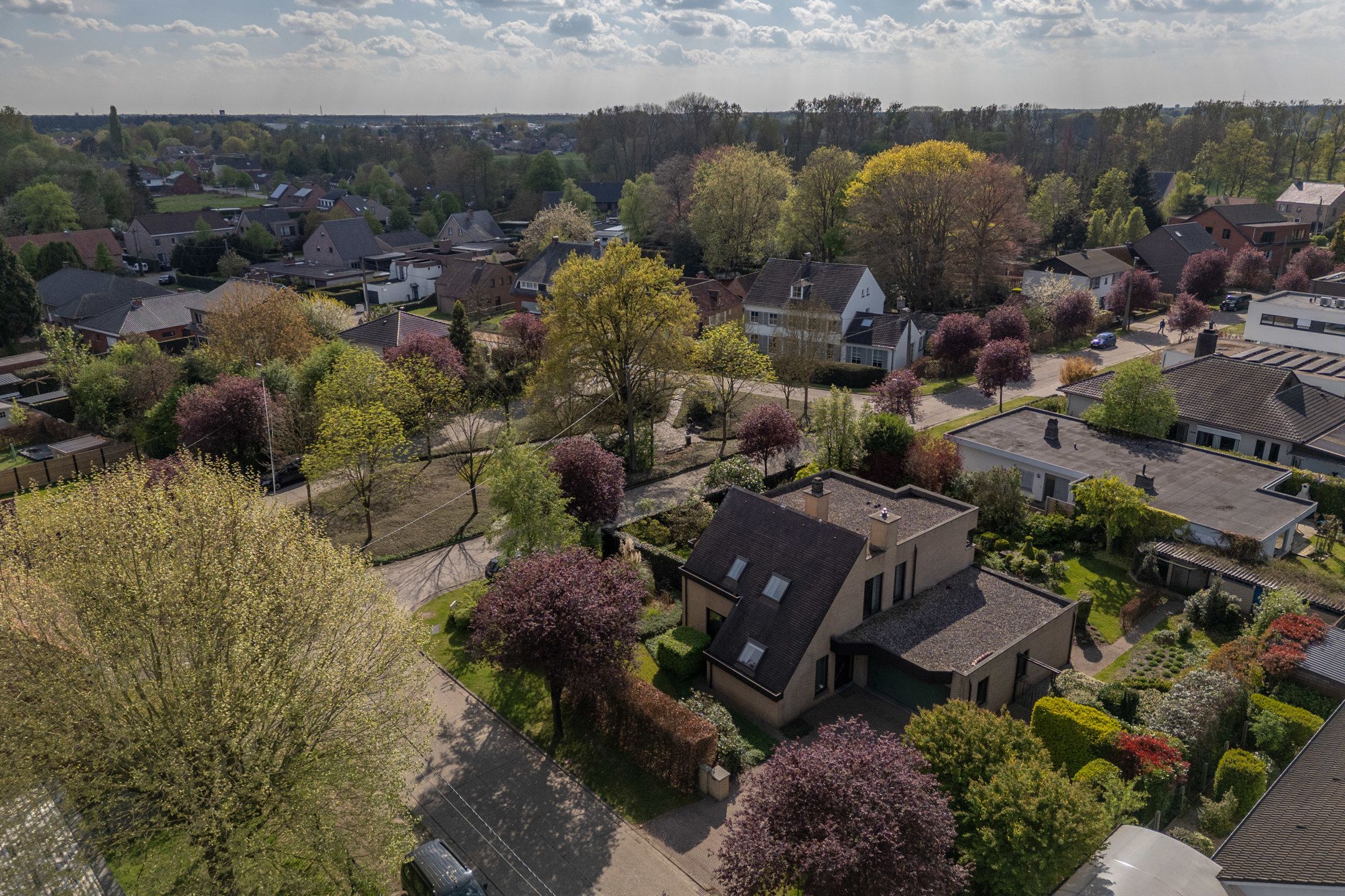 Goed onderhouden villa met 5 slpk's op perceel van 1.060m². foto 47