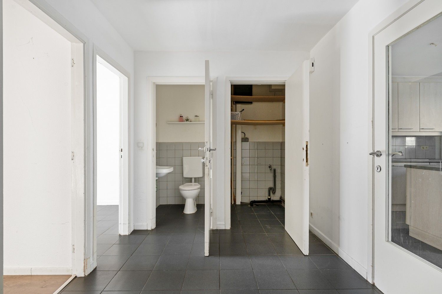 Ruim gelijkvloers appartement met 3 slaapkamers en terras in Deurne! foto 7