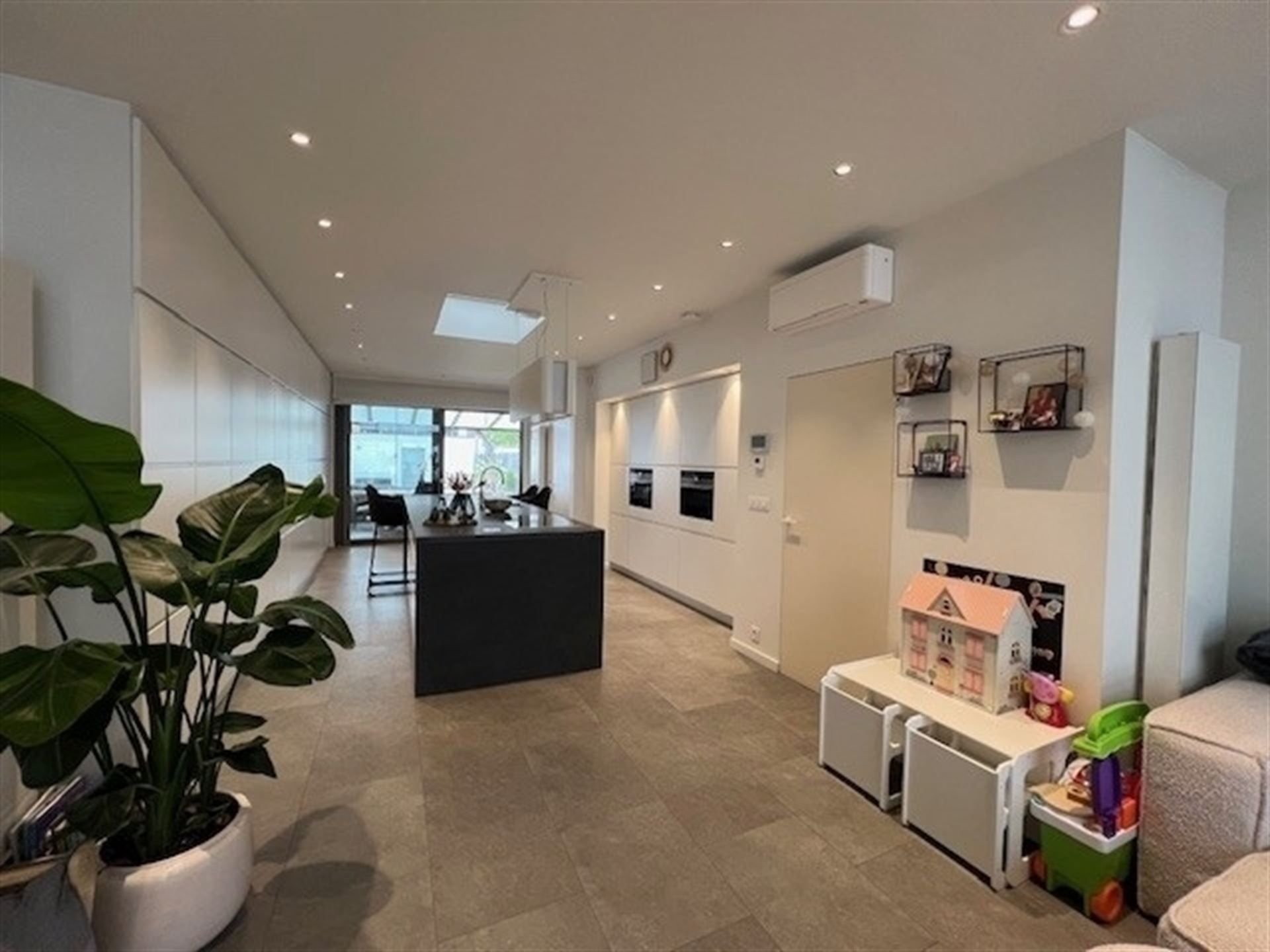 Energiezuinige woning met 3 slpks, tuin en garage! foto 3
