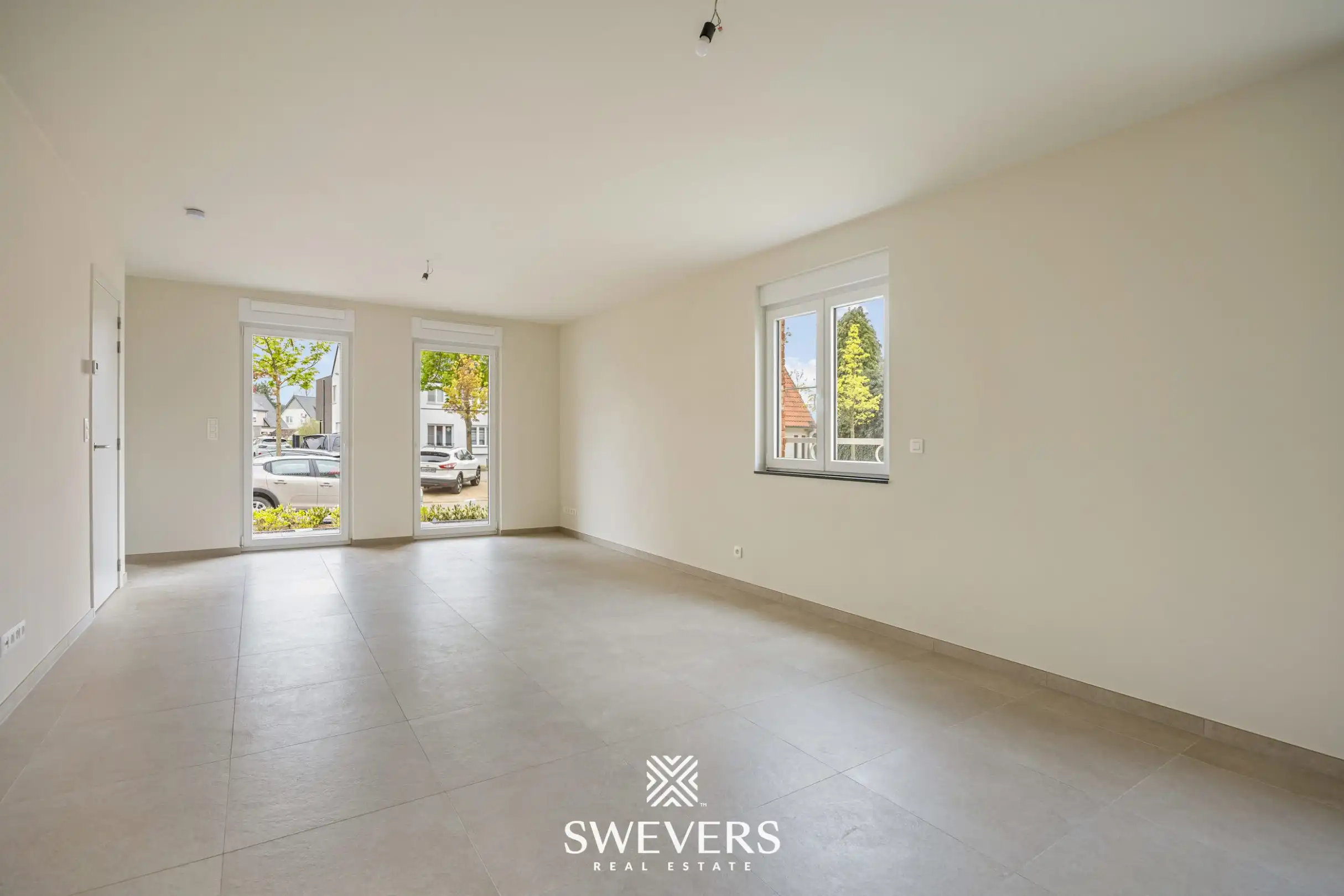 Modern gelijkvloers appartement met privétuin en dubbele parking foto 3