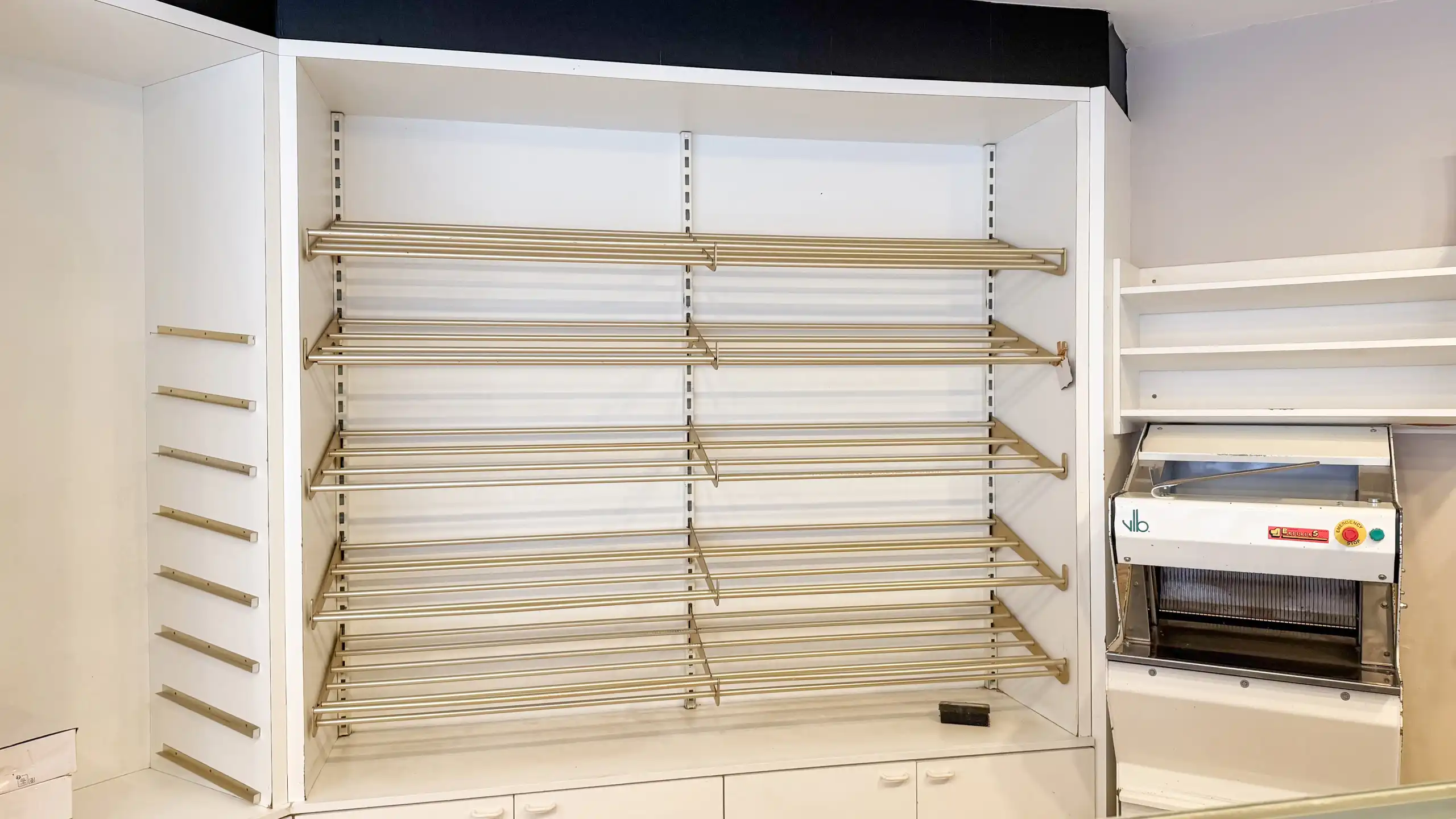 Handelspand met ingerichte bakkerij & appartement Wellen foto 7