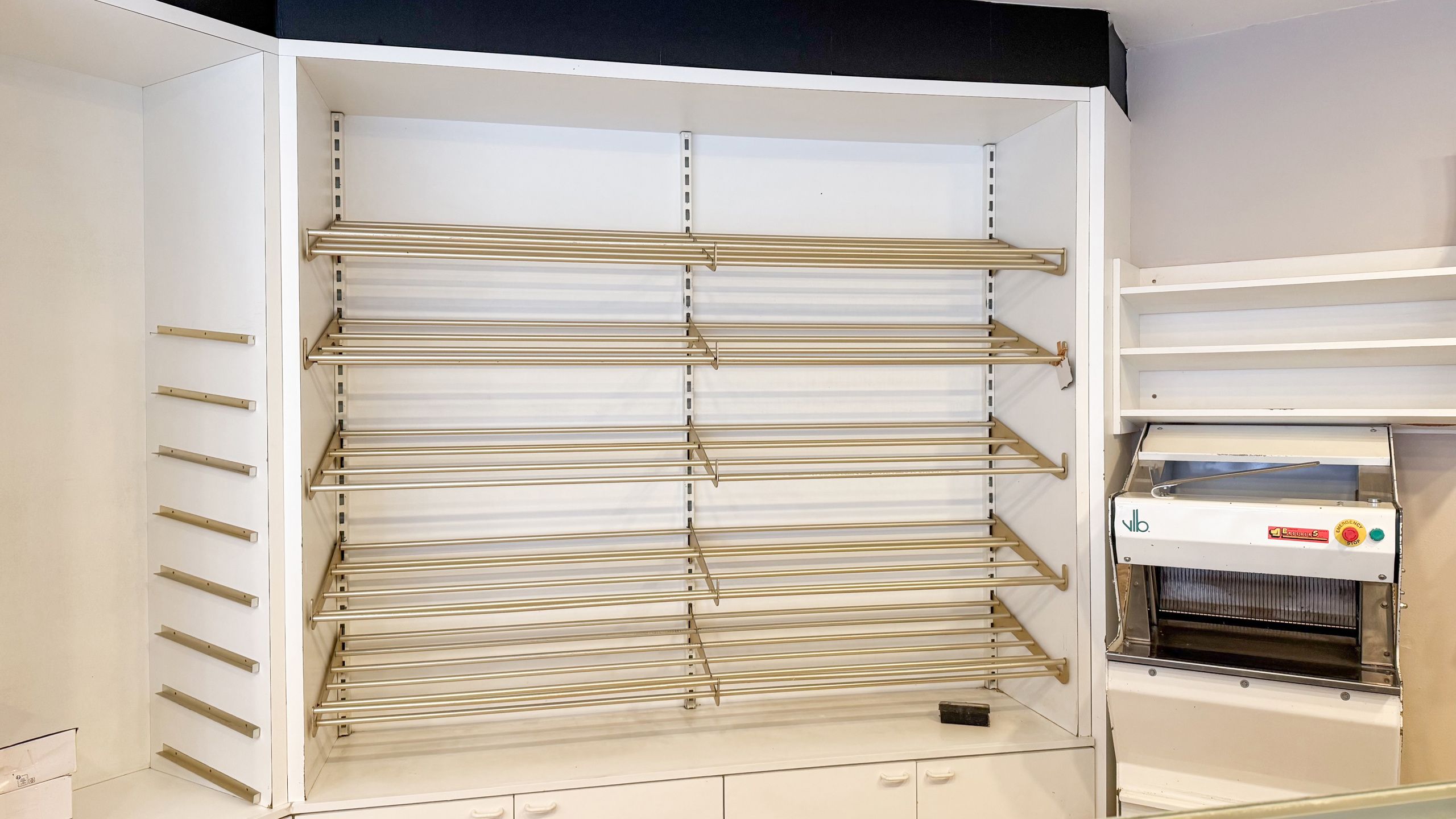 Handelspand met ingerichte bakkerij & appartement Wellen foto 7