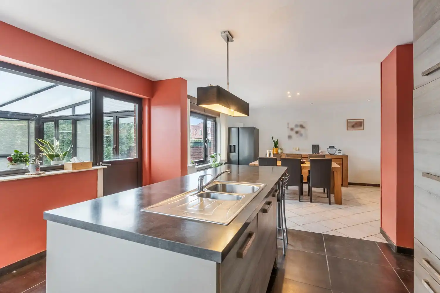 Halfopen gezinswoning met 3 slaapkamers, kelder en aangename tuin in Nieuwerkerken foto 9