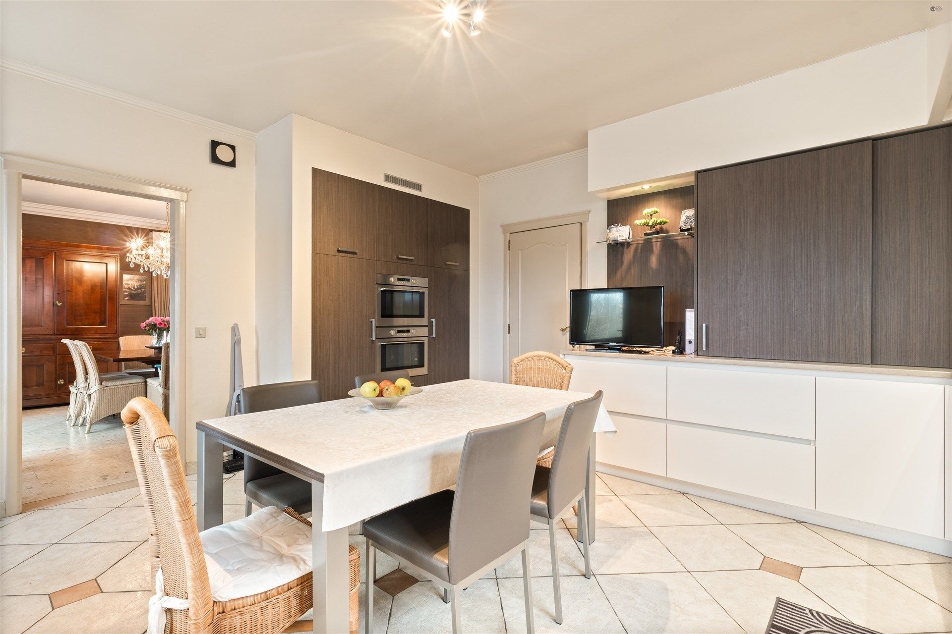Open bebouwing met uitzicht over weides op 1.034m² grond foto 7