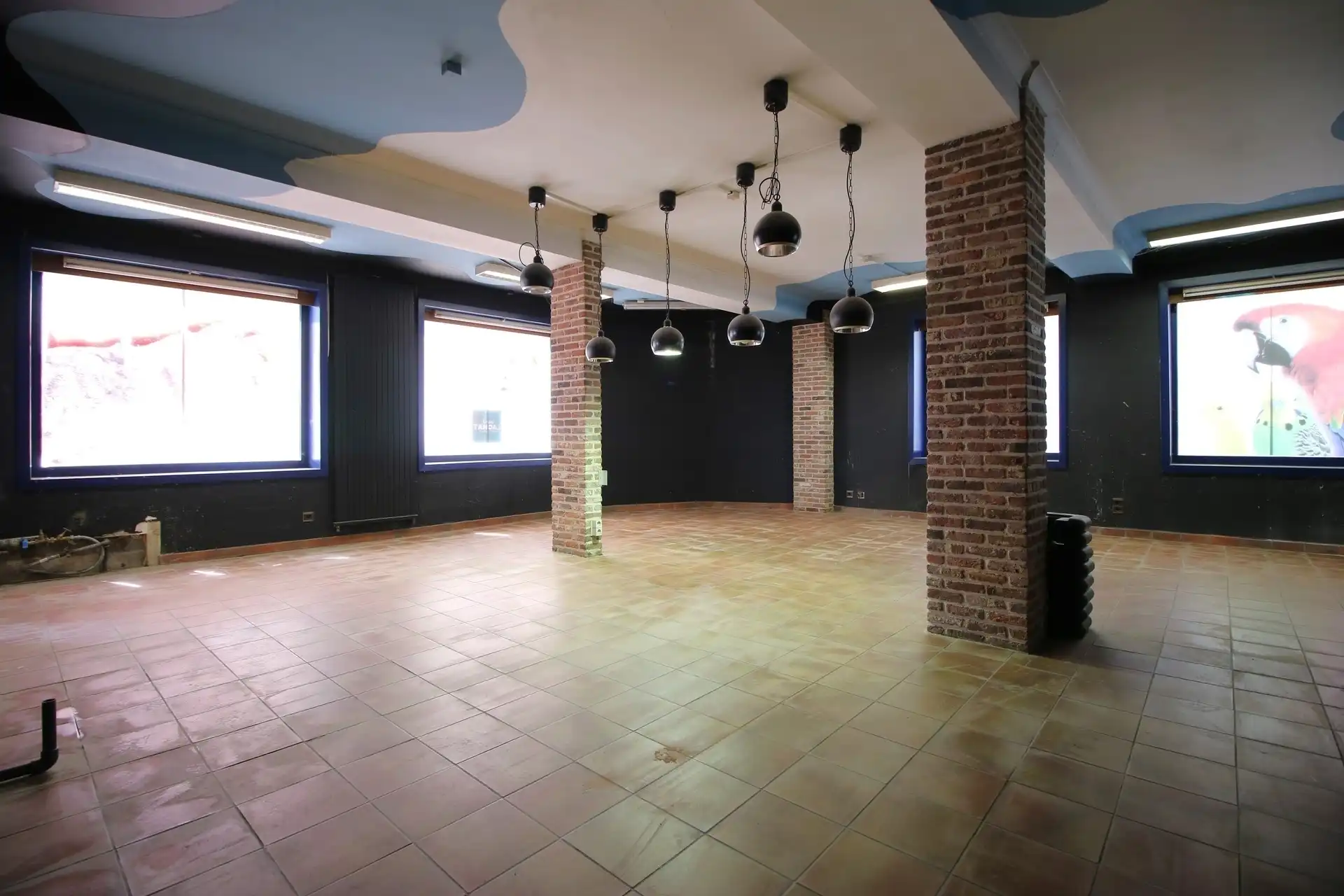 Ruim te renoveren handelspand met woning foto 9