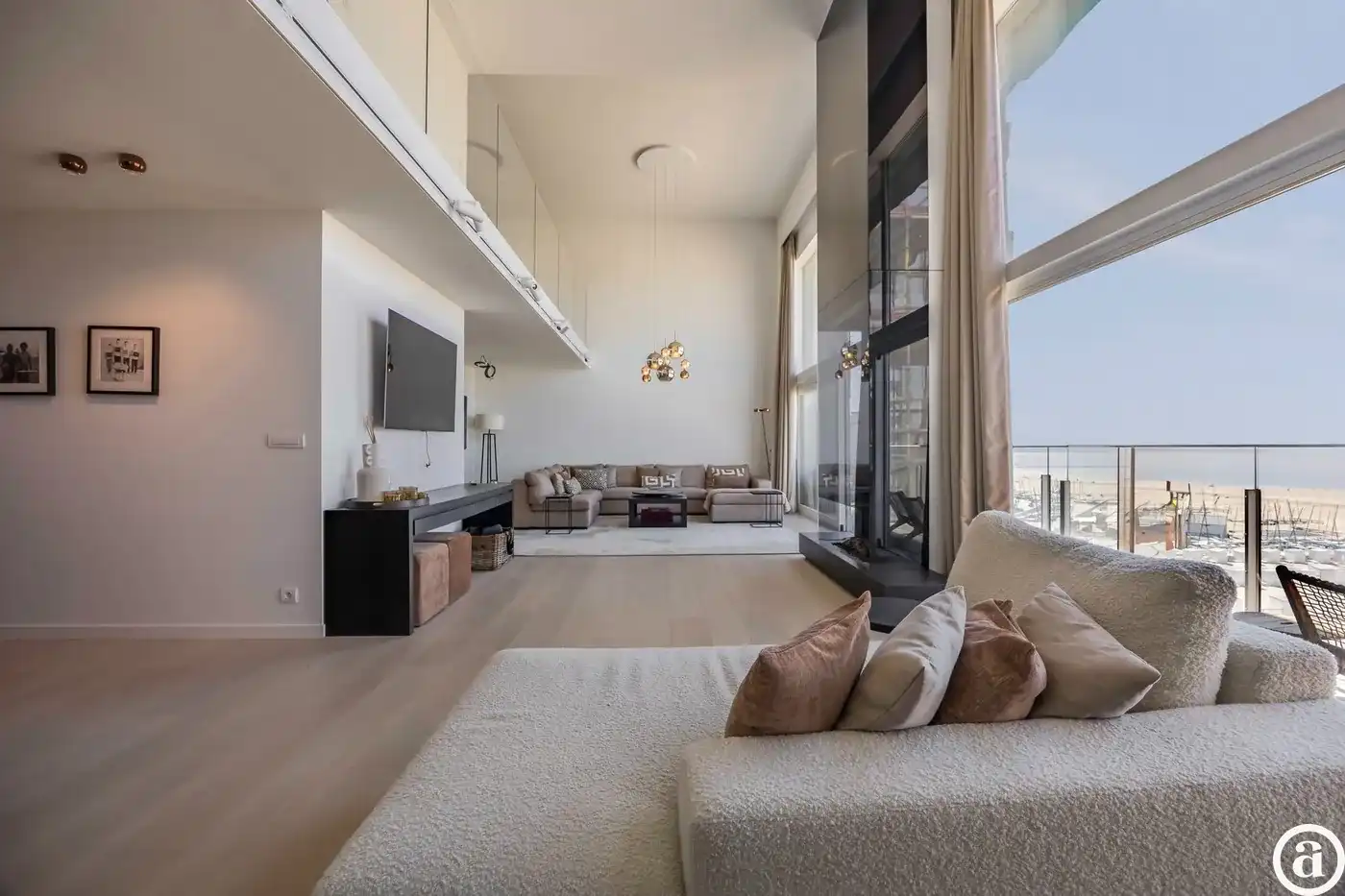 Exclusieve mezzanine met panoramisch zeezicht (406m²). foto 3