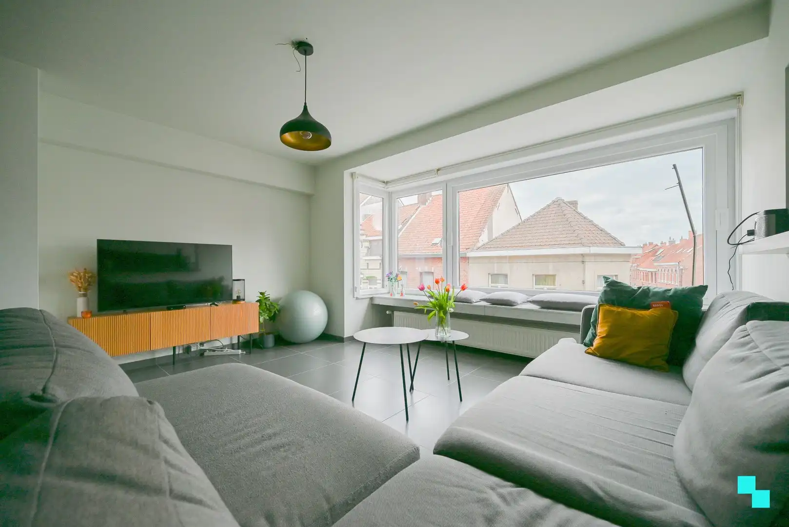 Verrassend ruim en compleet gerenoveerd appartement in hartje Izegem foto 9