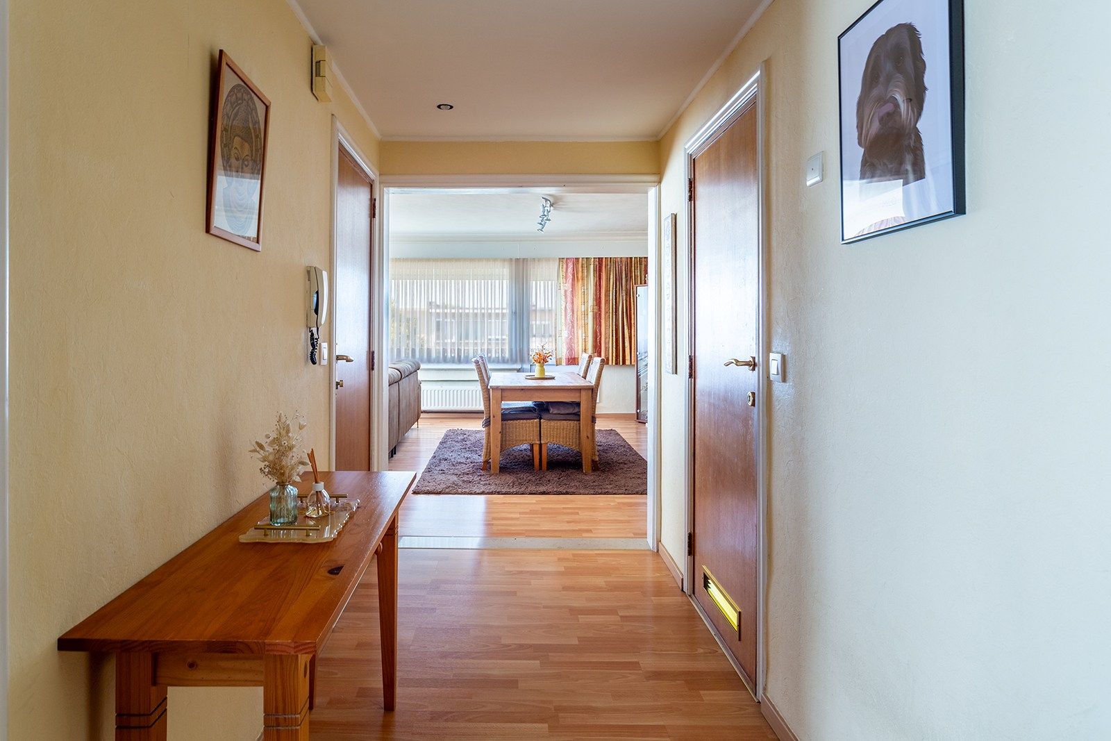Instapklaar hoekappartement met veel lichtinval op een rustig pleintje foto 9