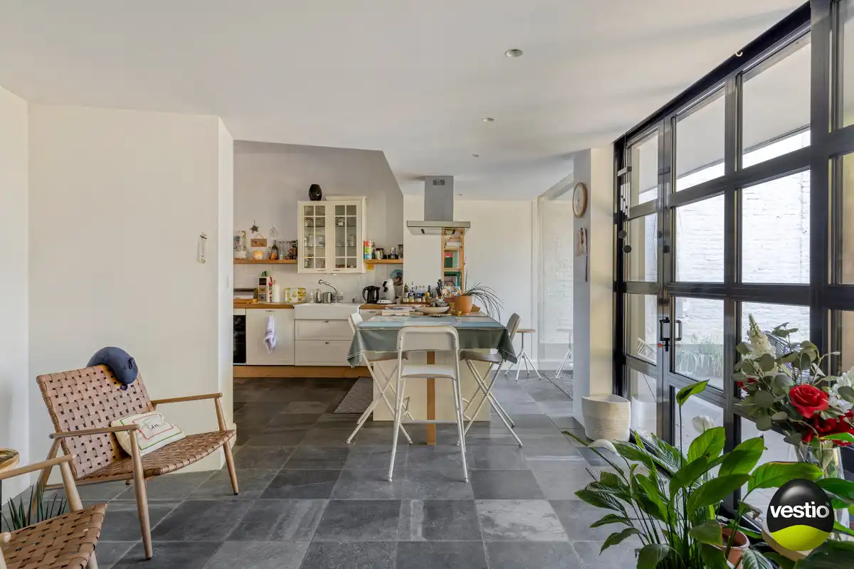 OPBRENGSTEIGENDOM VAN BUREEL, WONING, MAGAZIJN EN 2 APPARTEMENTEN TONGEREN LANGS N79. foto 8