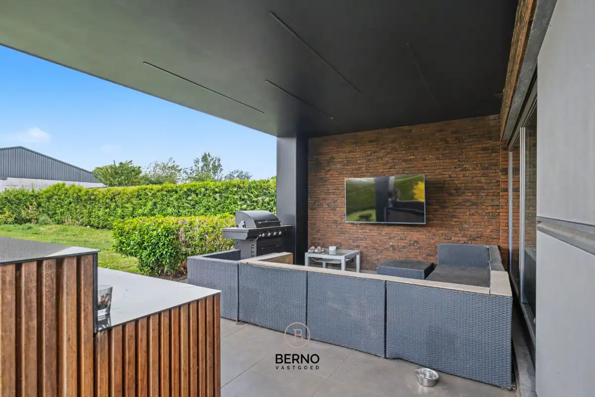 Exclusieve en moderne villa met luxe afwerking foto 22