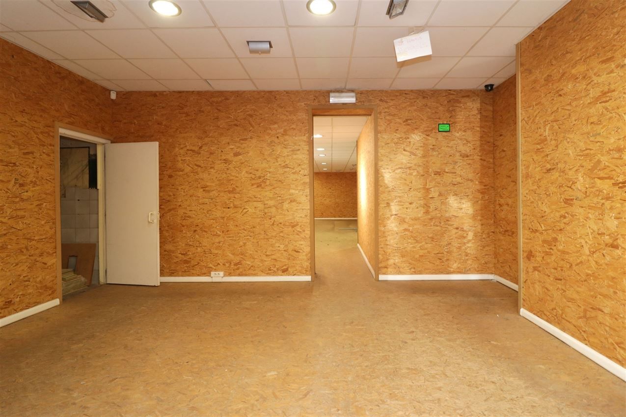 handelszaak met magazijn op zeer zichtbare locatie foto 12