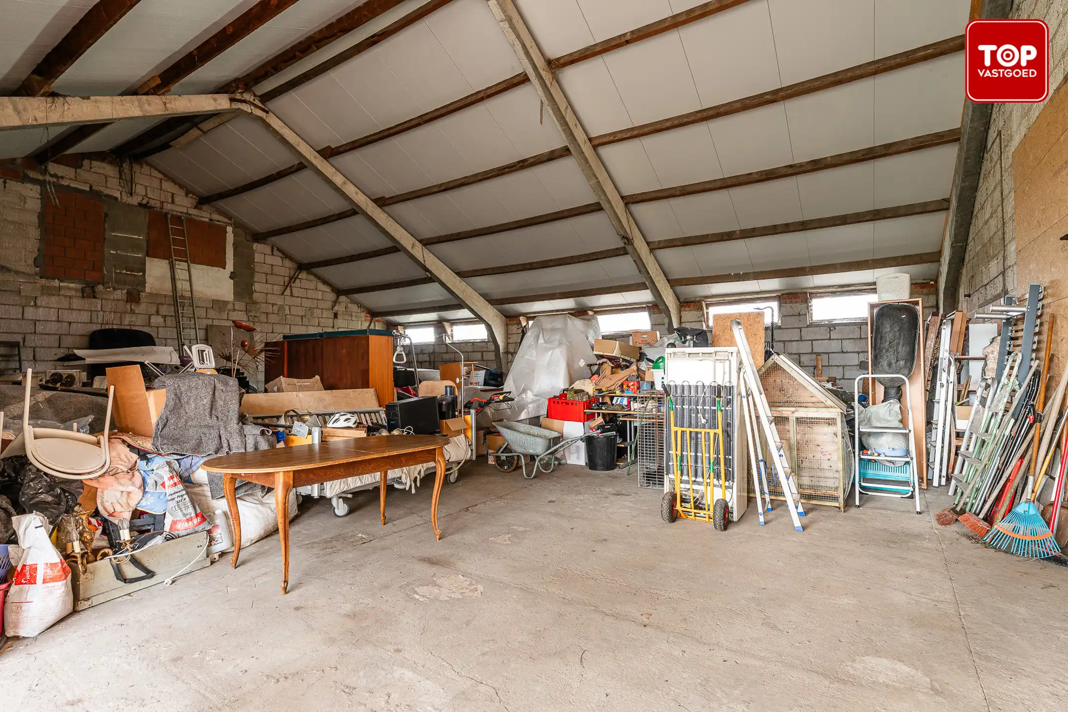 Te renoveren woning met enorme loods foto 24