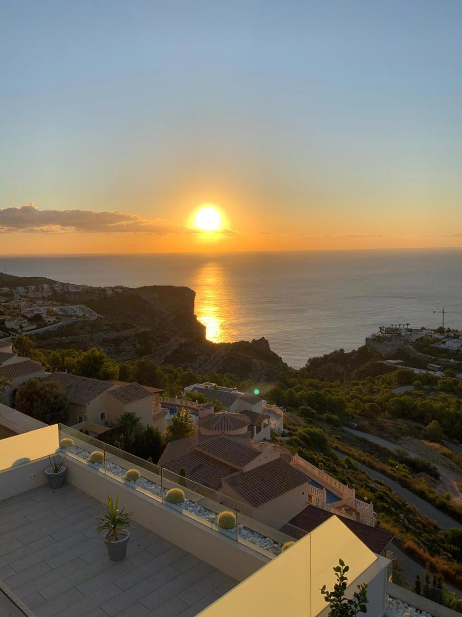 Prachtig luxe appartement met panoramisch zeezicht foto 33