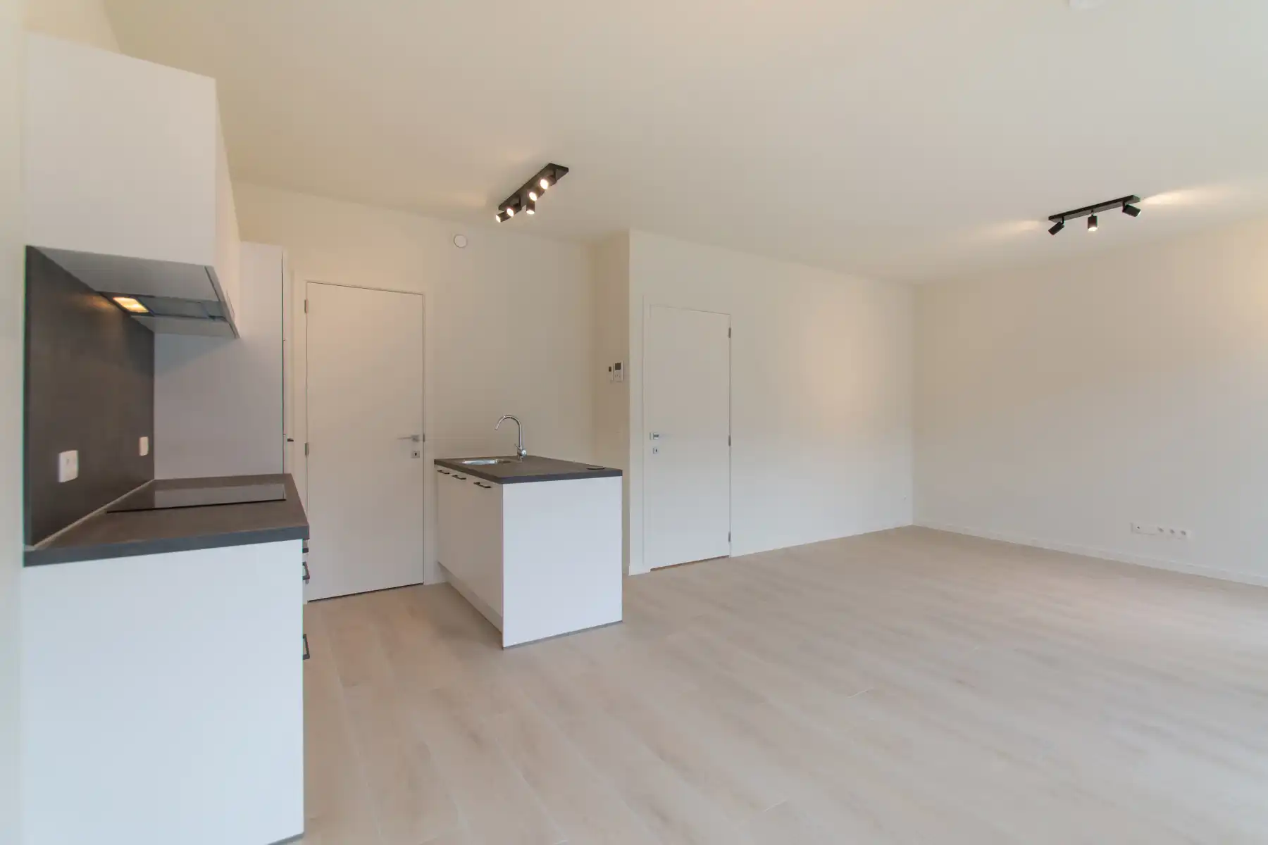 Lichtrijk nieuwbouwappartement met 2 slaapkamers en terras foto 4