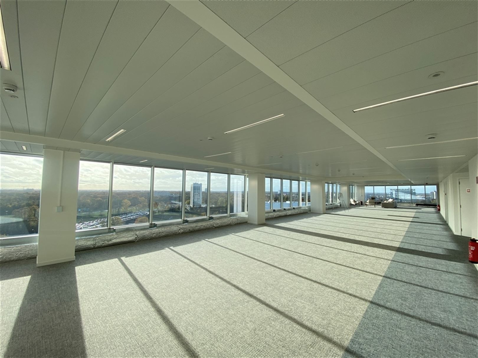 Moderne kantoorruimtes te huur in kantoorgebouw "Verzicht" foto 18