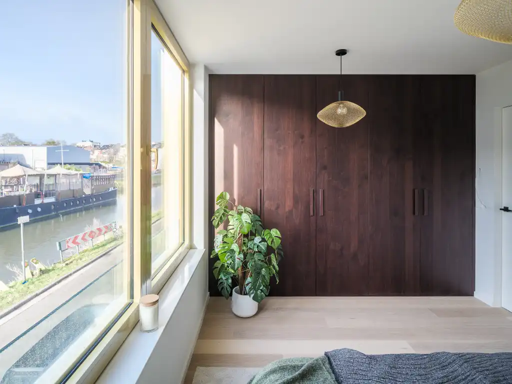 Architecturale nieuwbouw ‘townhouse’ met zicht op het water en meerdere terrassen foto 14