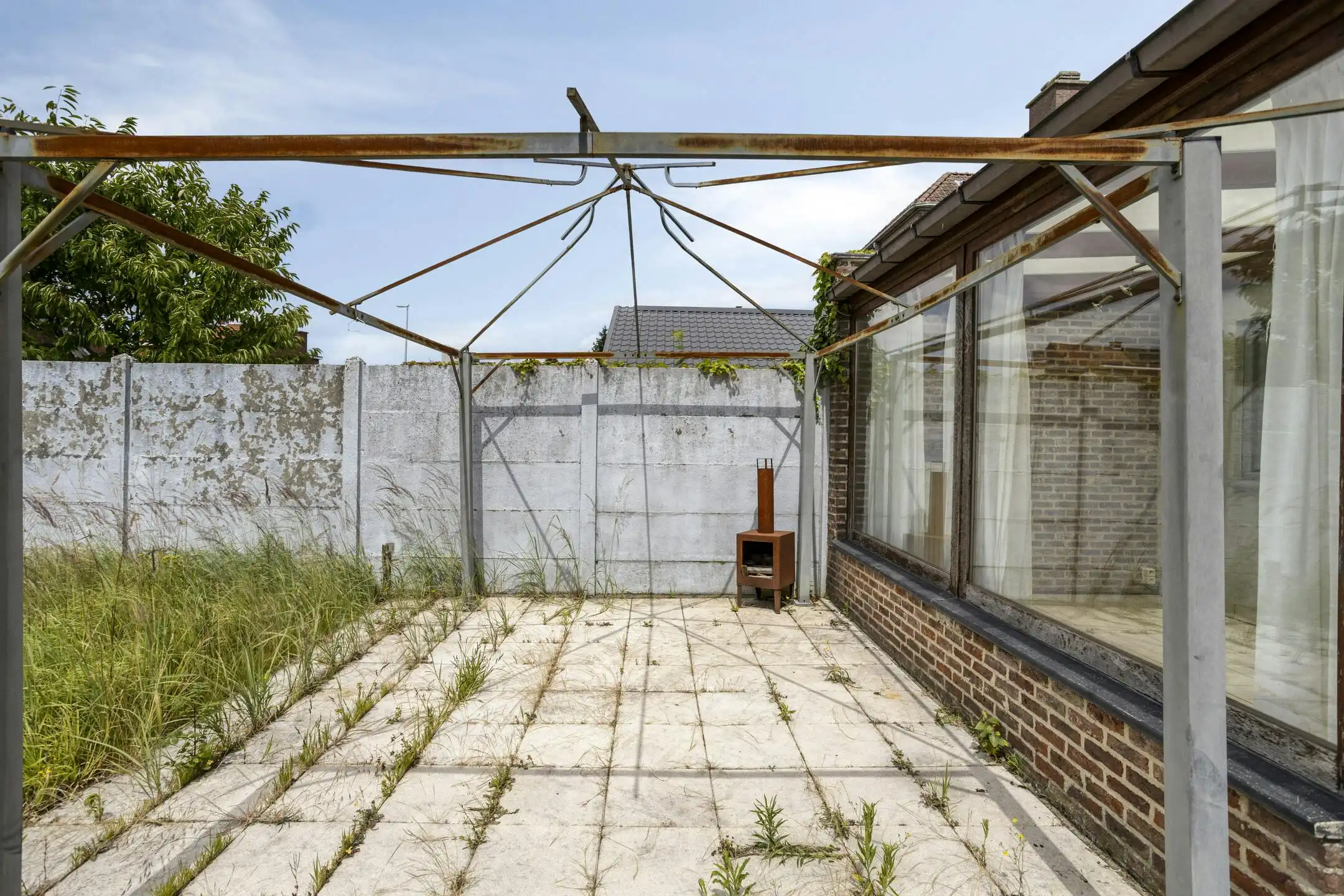 Te renoveren huis met vier slaapkamers en tuin in Kruibeke foto 18