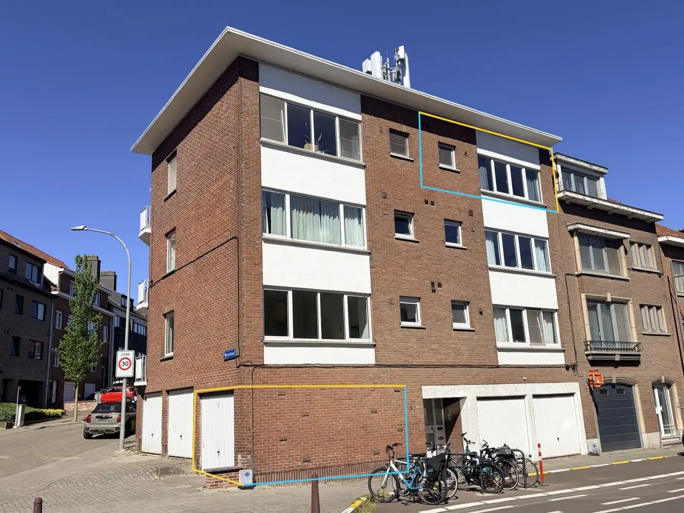 Instapklaar 2-slaapkamerappartement met terras en garagebox foto {{pictureIndex}}
