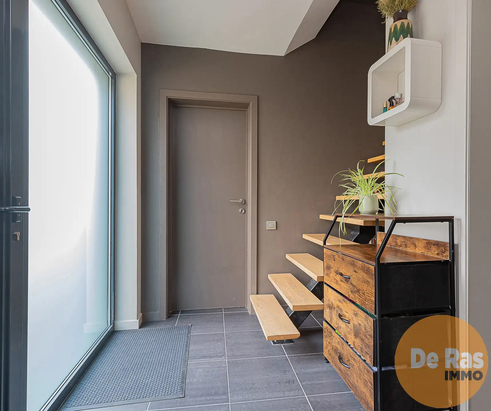 LEDE - instapklare woning met 4 slpks en leuke tuin! foto 2