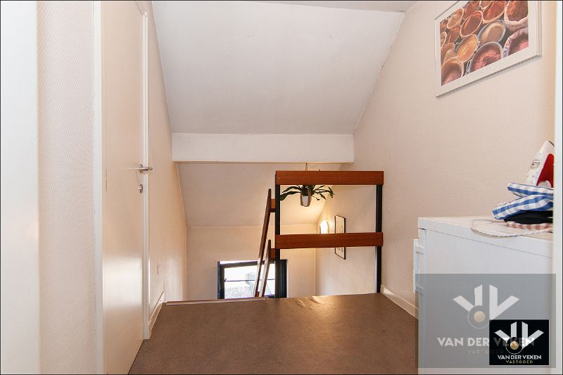 Opbrengsteigendom bestaande uit drie entiteiten: feestzaal/dienstencentrum, kantoorruimte en een duplexappartement kort aan de school en in het centrum van Paal, op een steenworp van het op- en afrittencomplex van de autosnelweg E313! foto 9