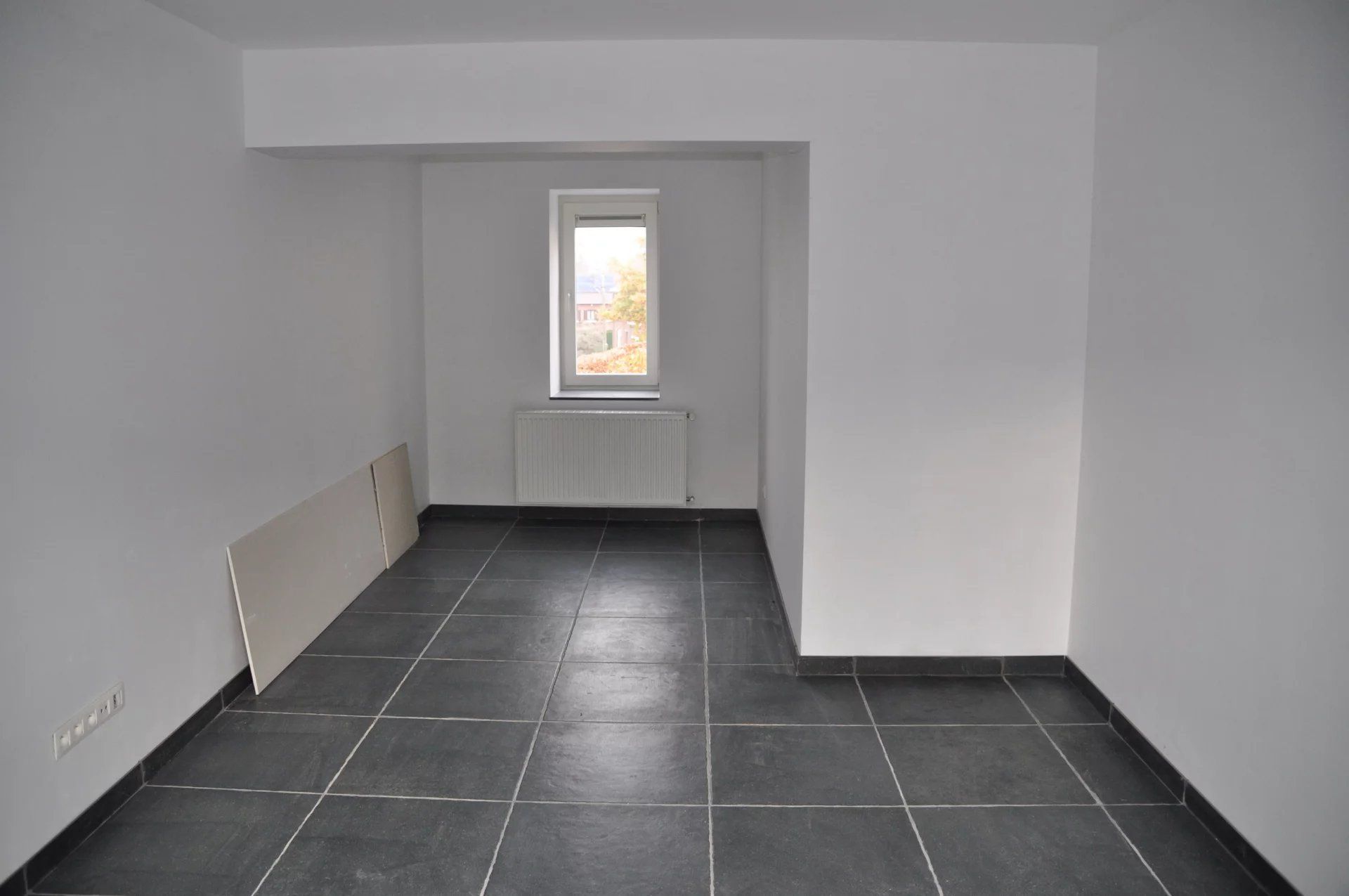 LANDELIJKE EN GEZELLIGE WONING MET 3 SLPK EN LEUKE ONDERHOUDSVRIENDELIJKE TUIN/TERRAS IN BILZEN (WALTWILDER) foto 3