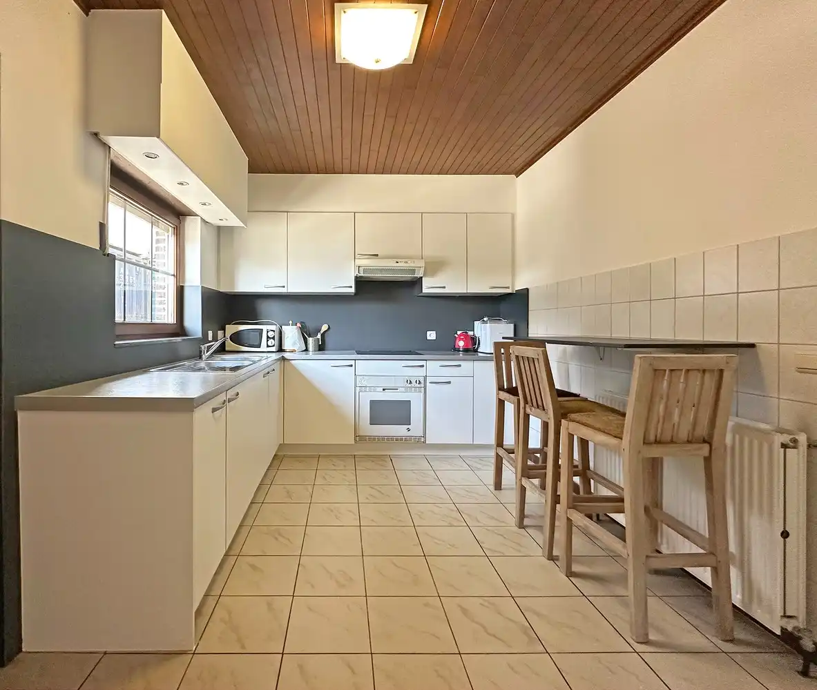 Zeer ruime woning met 4 slaapkamers, groot terras en 2 autostaanplaatsen! foto 4